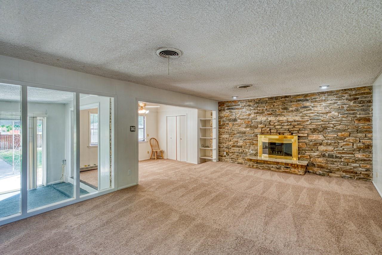 111 Dove Rd, Highland Haven, TX 78654