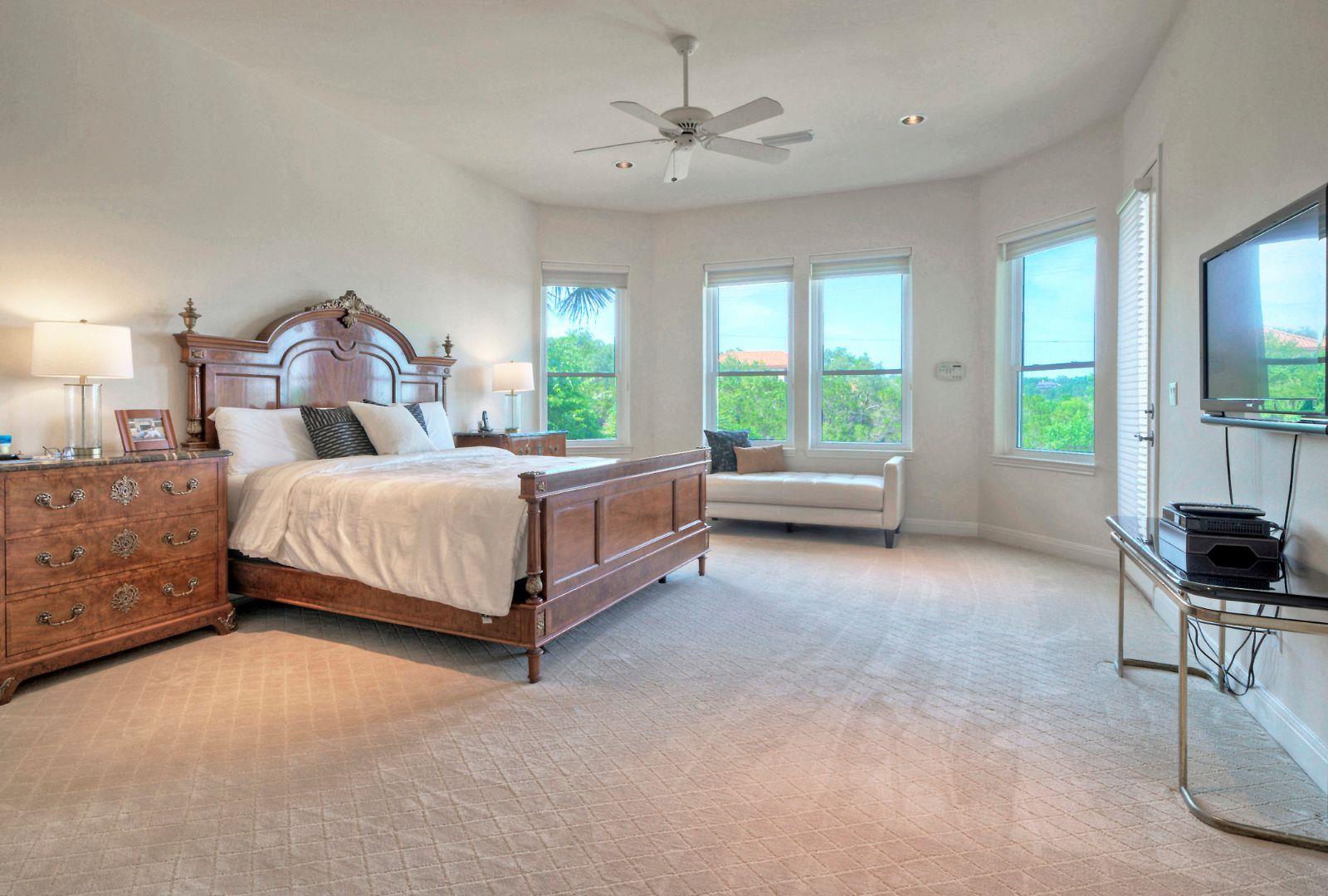324 St Stephens School Rd S, Austin, TX 78746