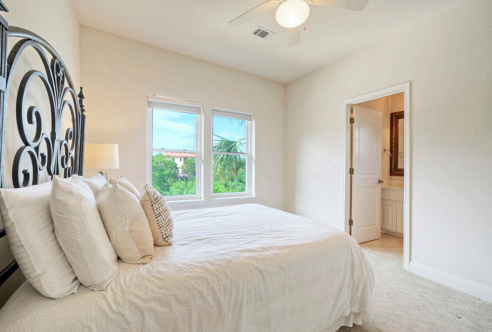324 St Stephens School Rd S, Austin, TX 78746