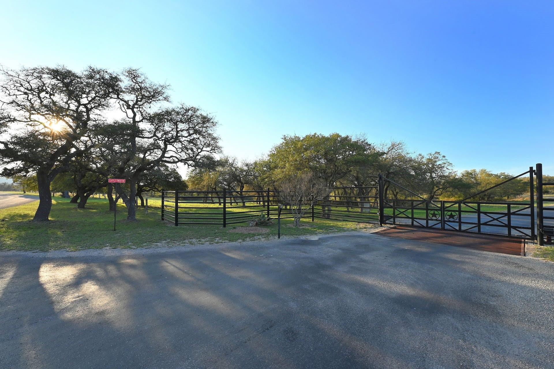 343 Cattle Creek Dr, Johnson City, TX 78636