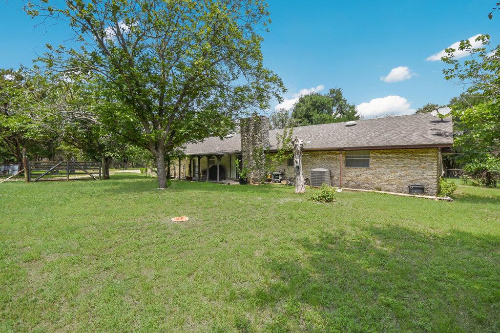 301 Navajo Trl, Georgetown, TX 78633