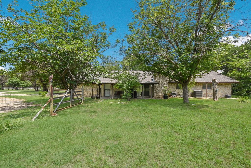 301 Navajo Trl, Georgetown, TX 78633