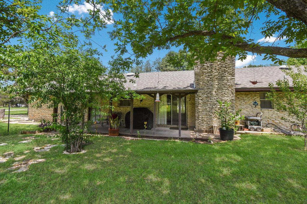 301 Navajo Trl, Georgetown, TX 78633