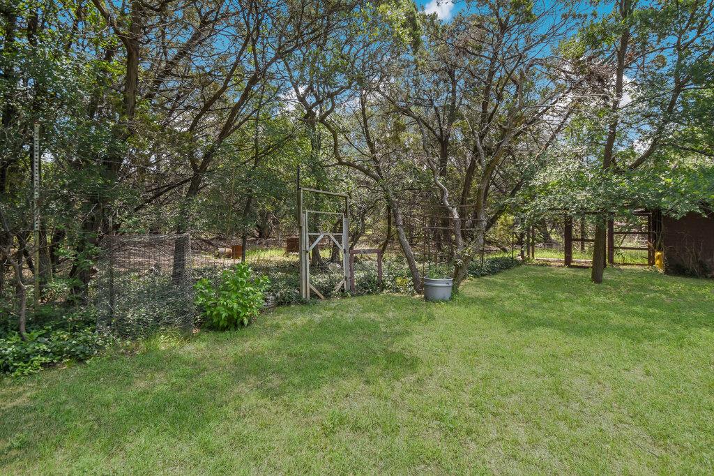 301 Navajo Trl, Georgetown, TX 78633