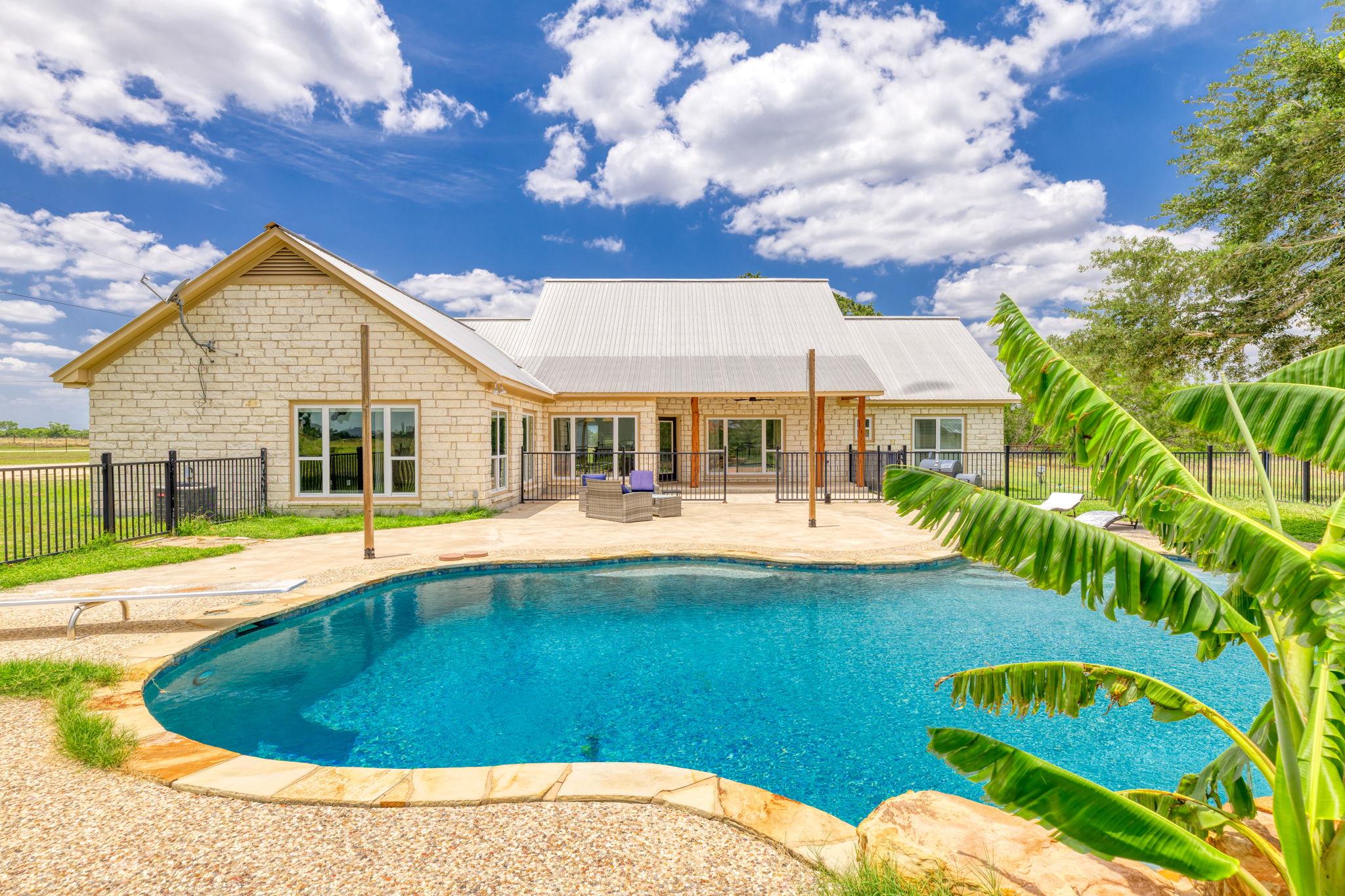 12011 Fm 1150 Rd, Luling, TX 78648