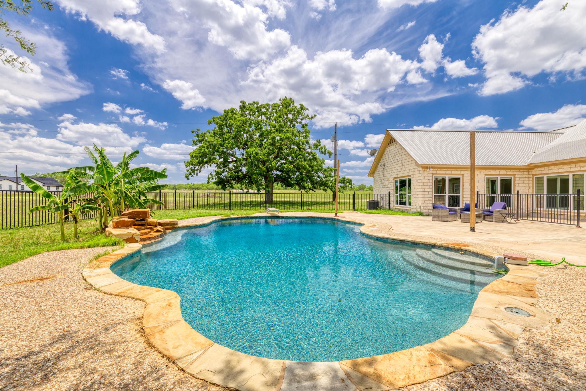 12011 Fm 1150 Rd, Luling, TX 78648