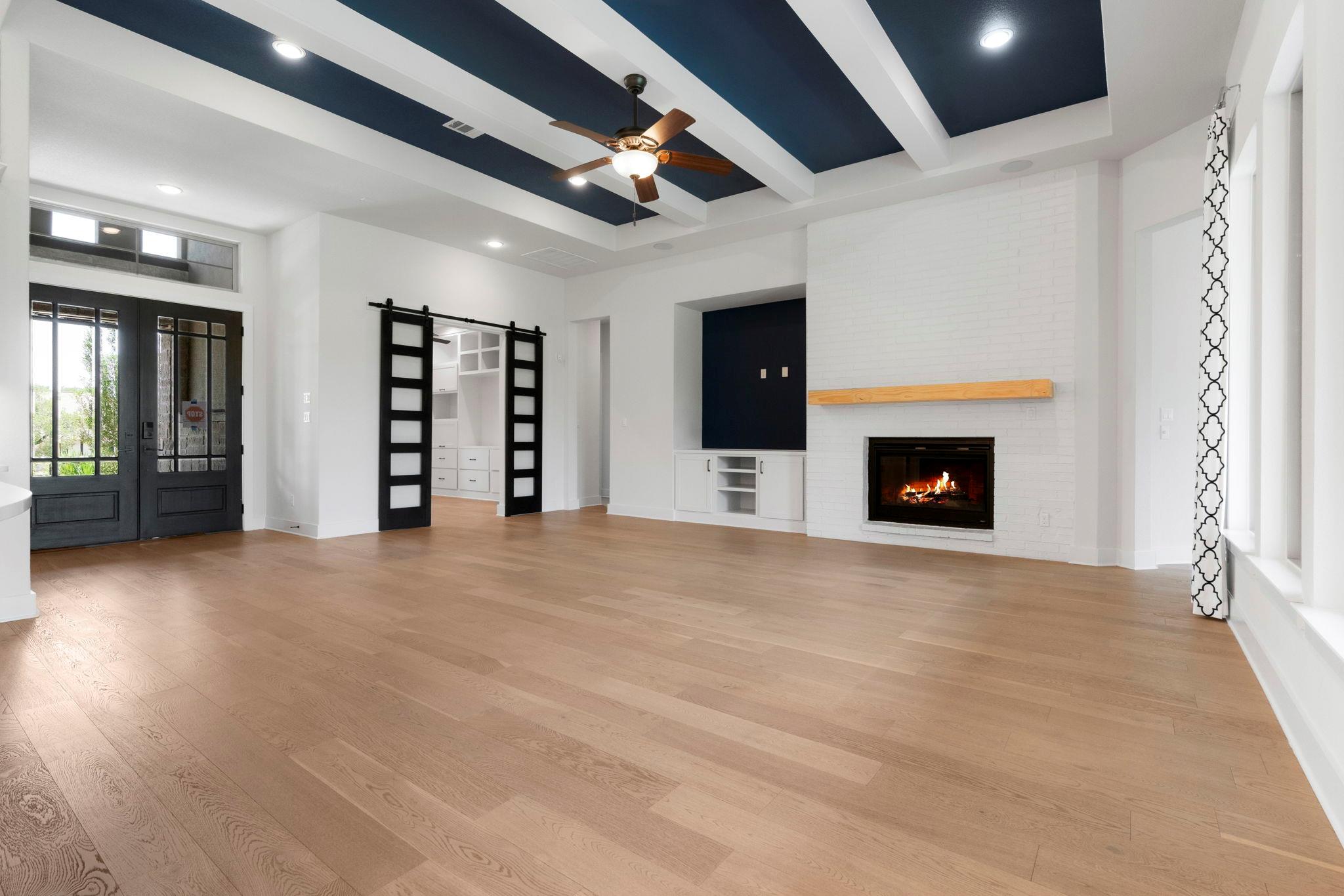 105 Council Oak Ct, Spicewood, TX 78669