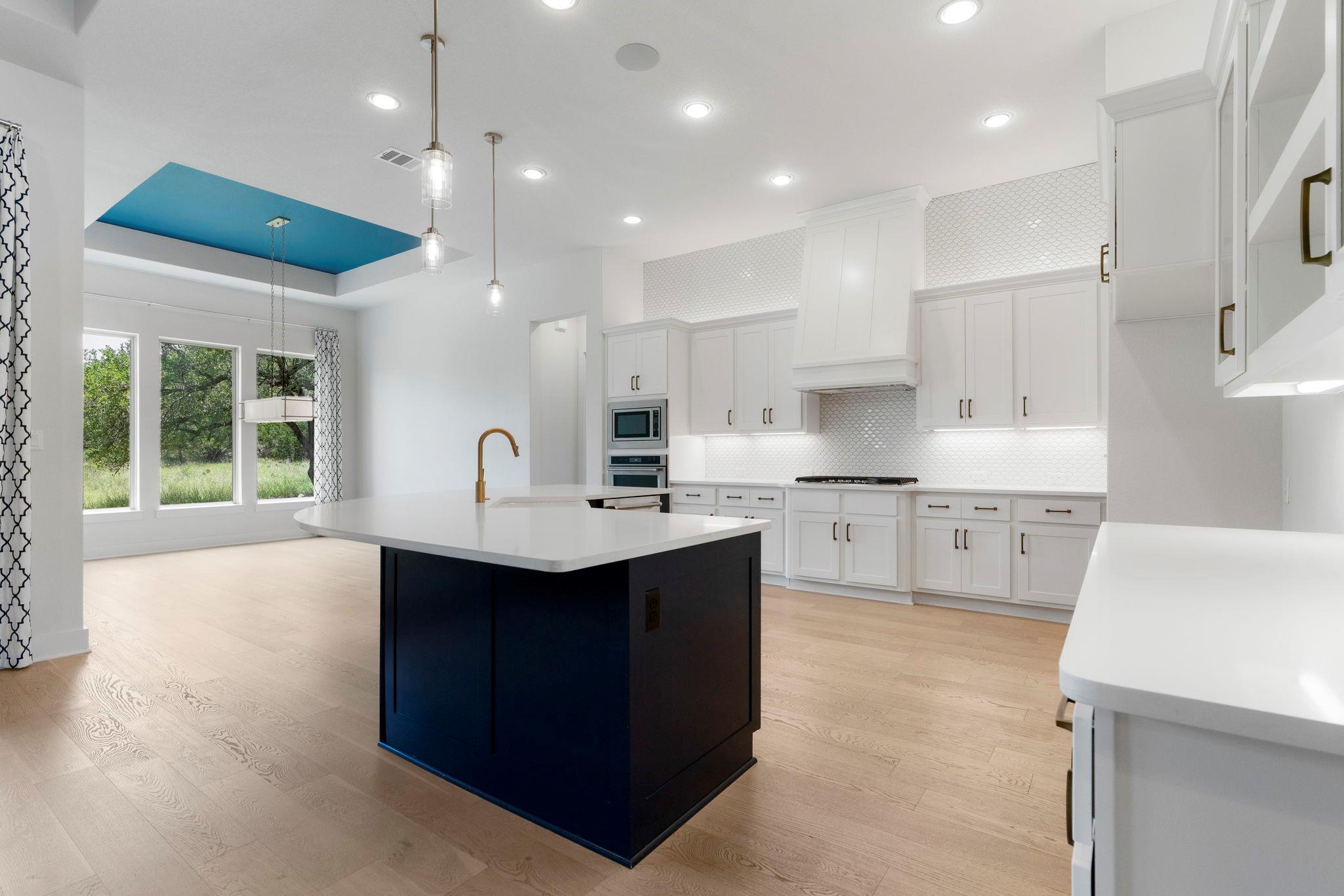 105 Council Oak Ct, Spicewood, TX 78669