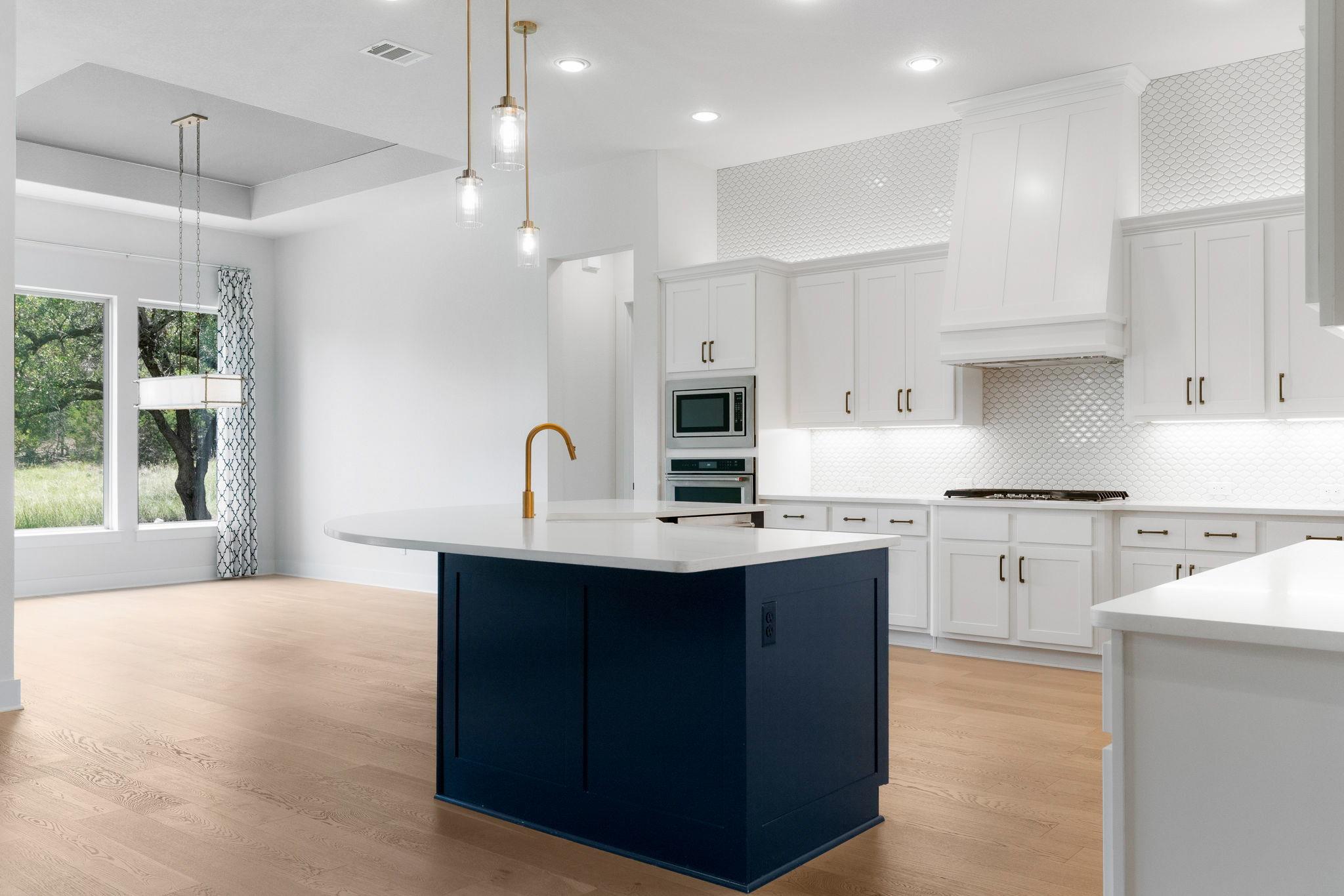 105 Council Oak Ct, Spicewood, TX 78669