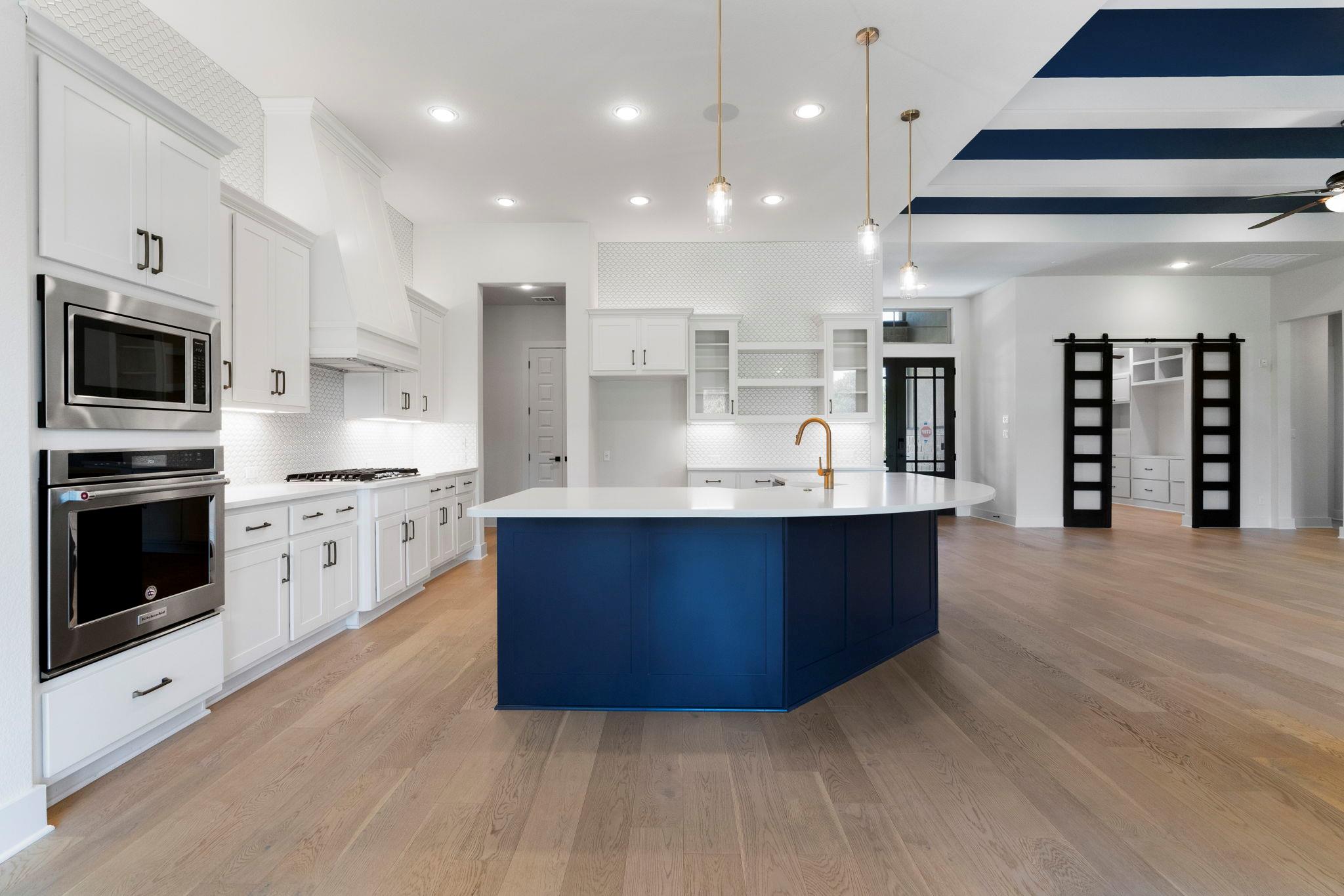 105 Council Oak Ct, Spicewood, TX 78669