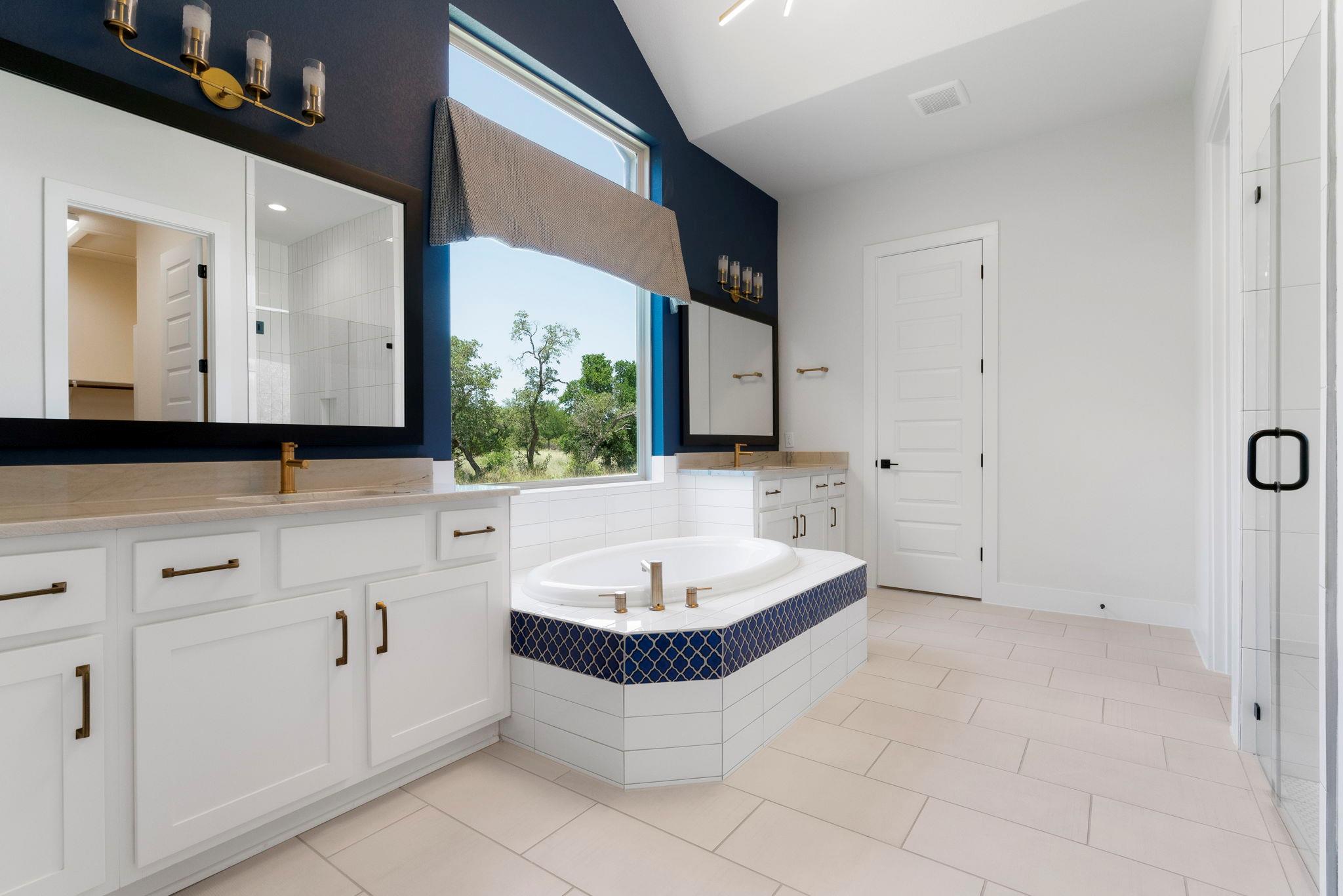 105 Council Oak Ct, Spicewood, TX 78669