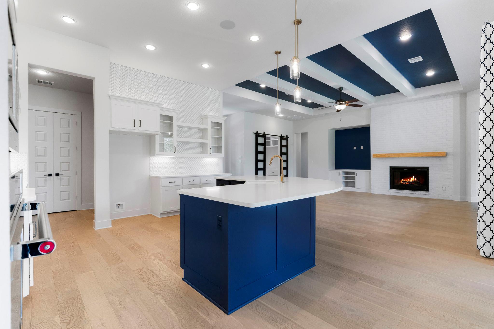 105 Council Oak Ct, Spicewood, TX 78669