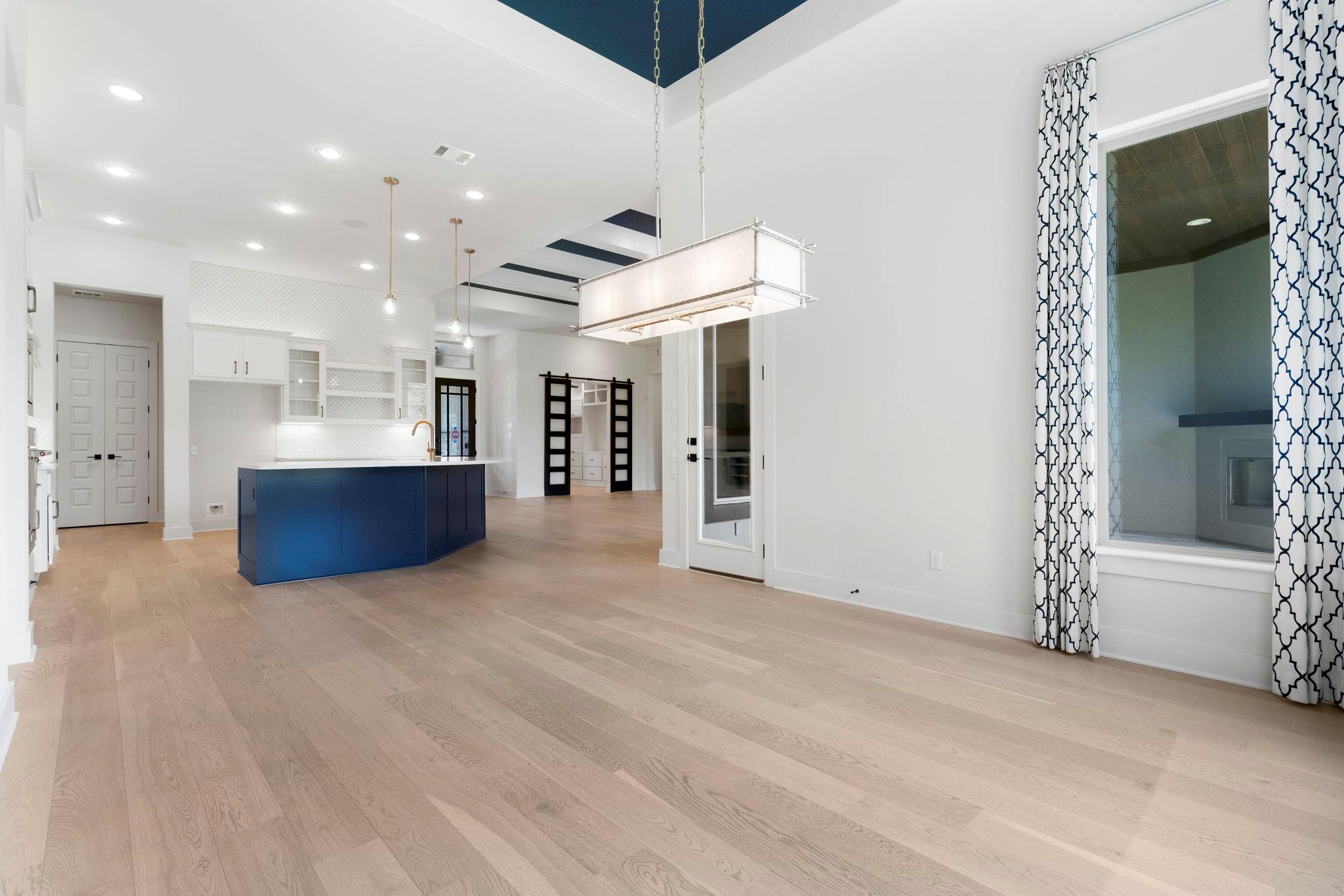 105 Council Oak Ct, Spicewood, TX 78669