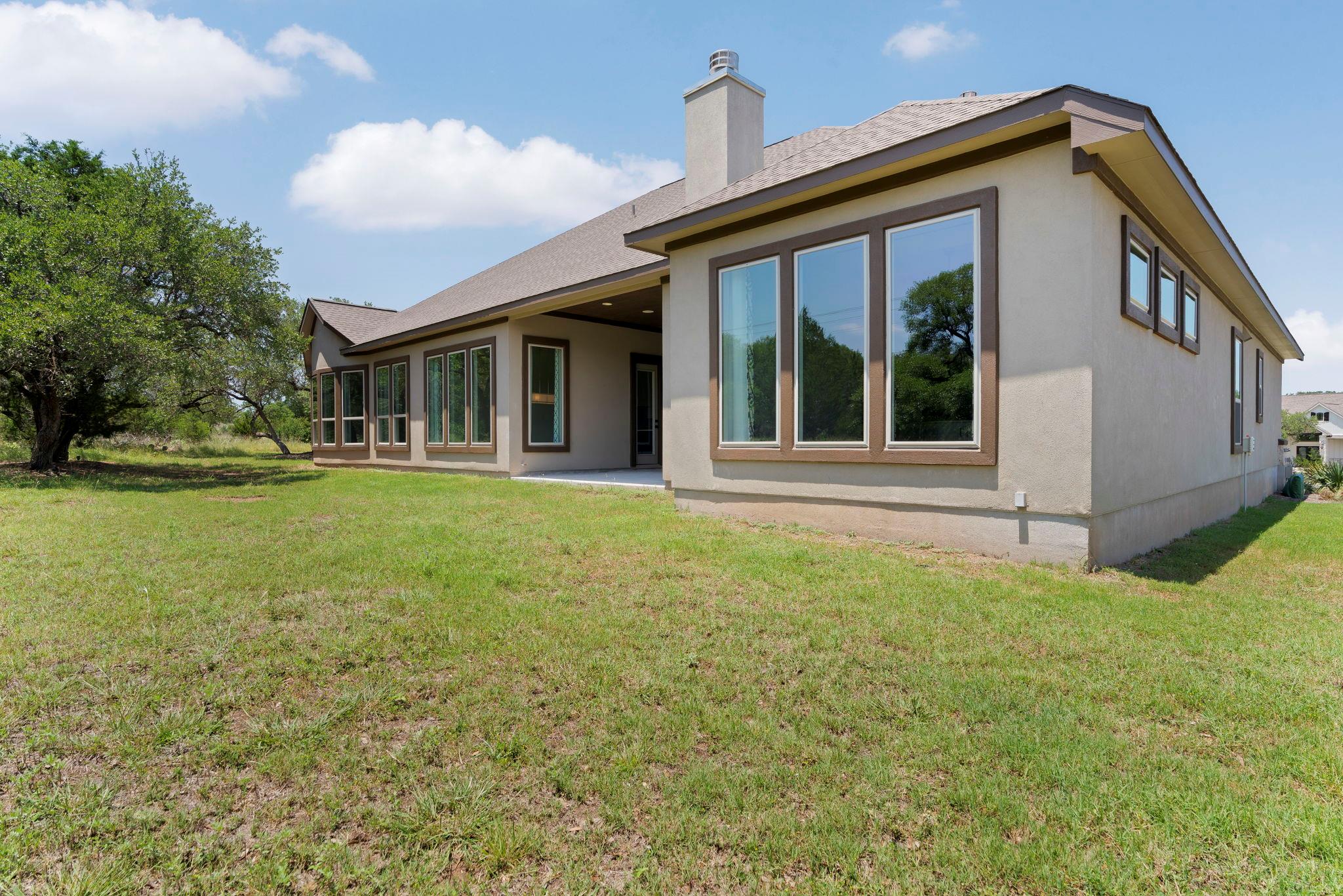 105 Council Oak Ct, Spicewood, TX 78669