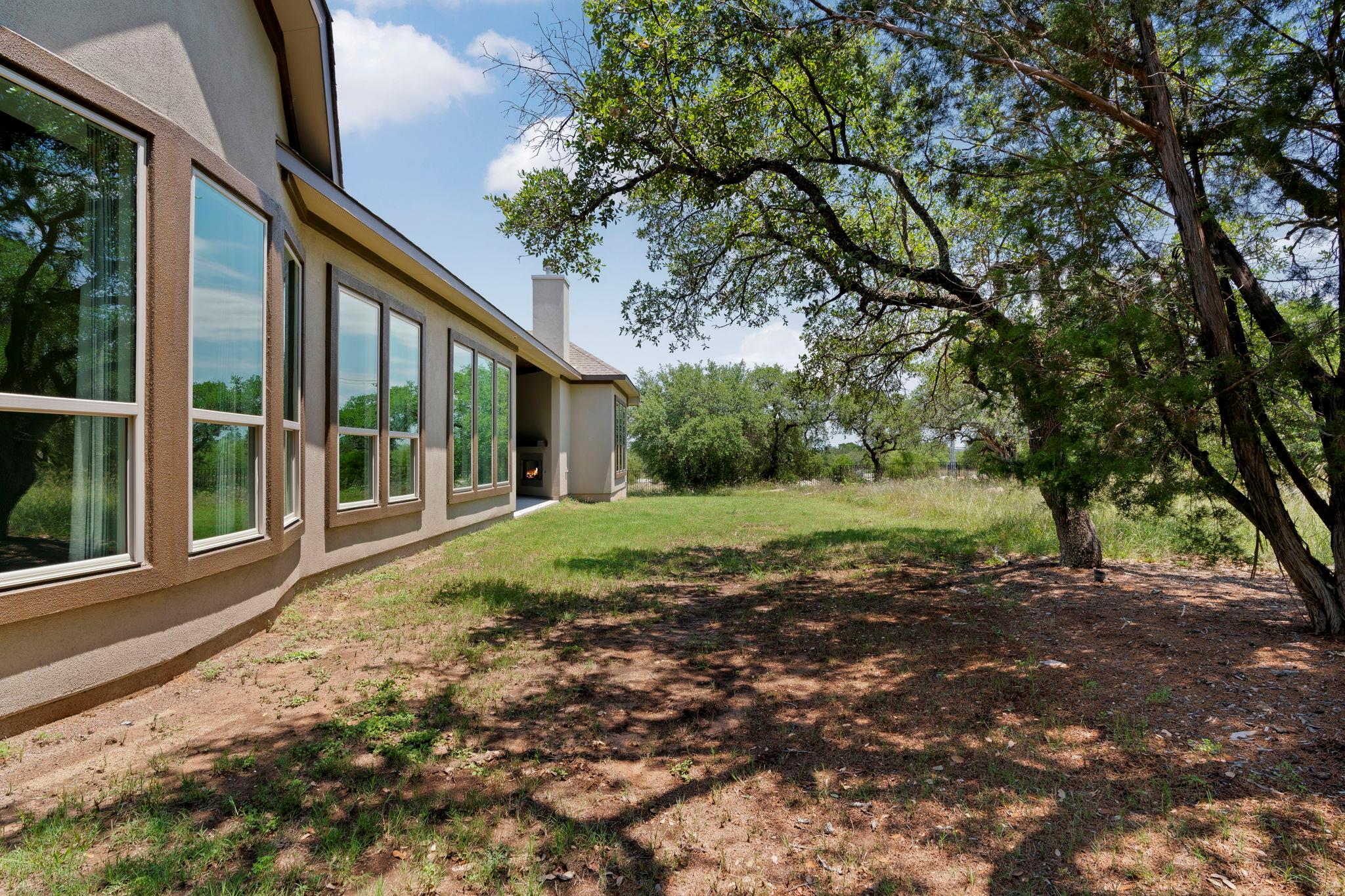 105 Council Oak Ct, Spicewood, TX 78669