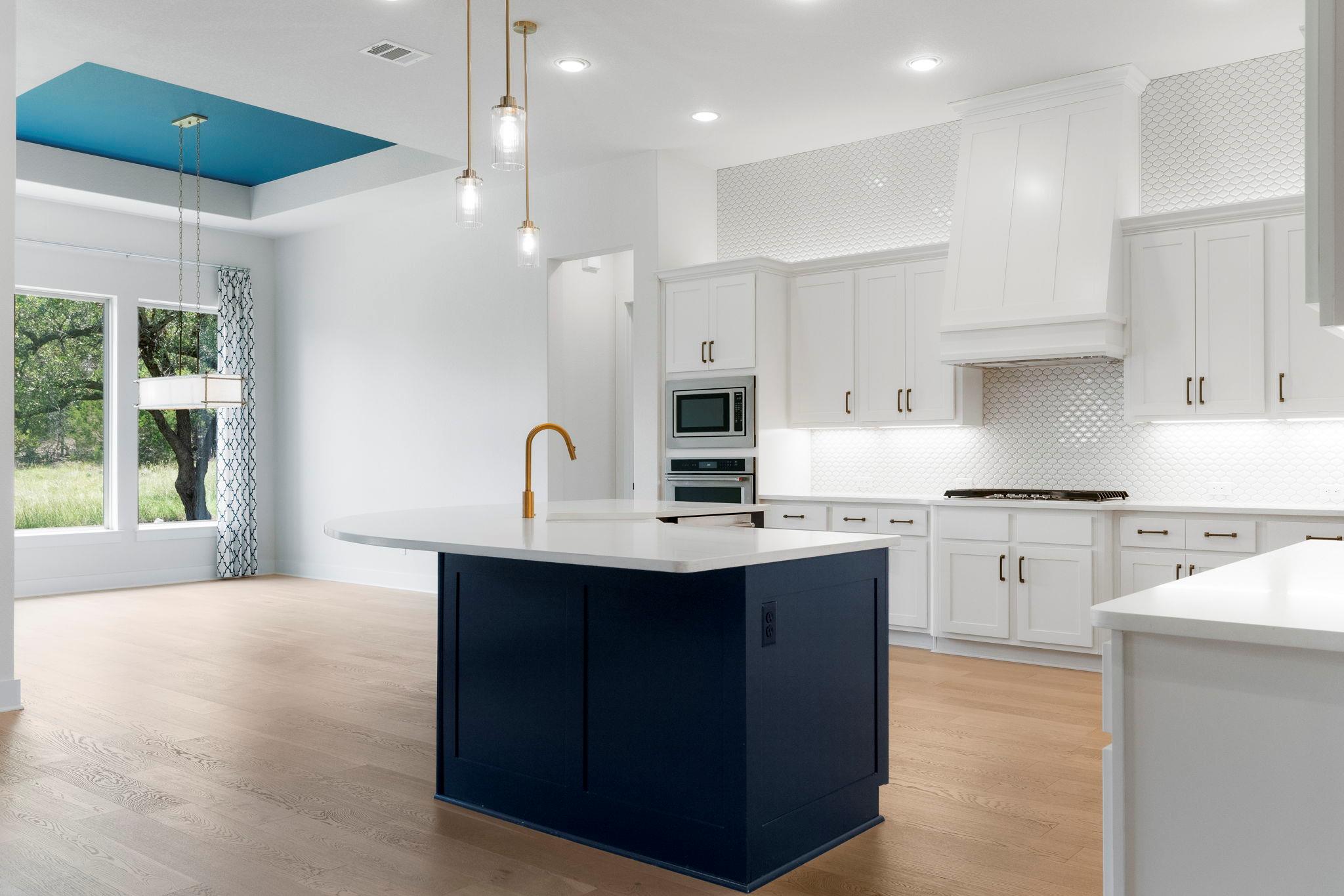 105 Council Oak Ct, Spicewood, TX 78669