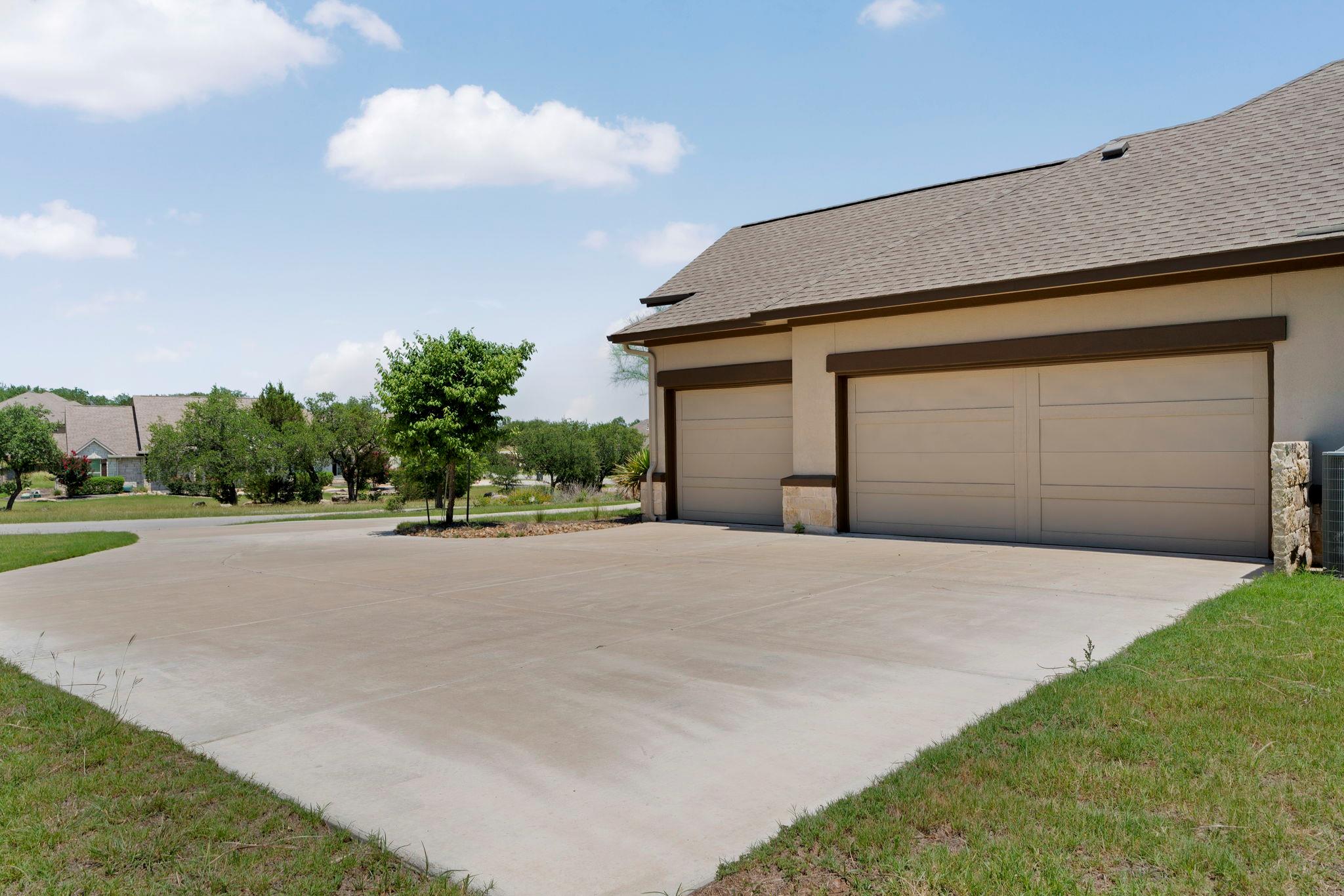 105 Council Oak Ct, Spicewood, TX 78669