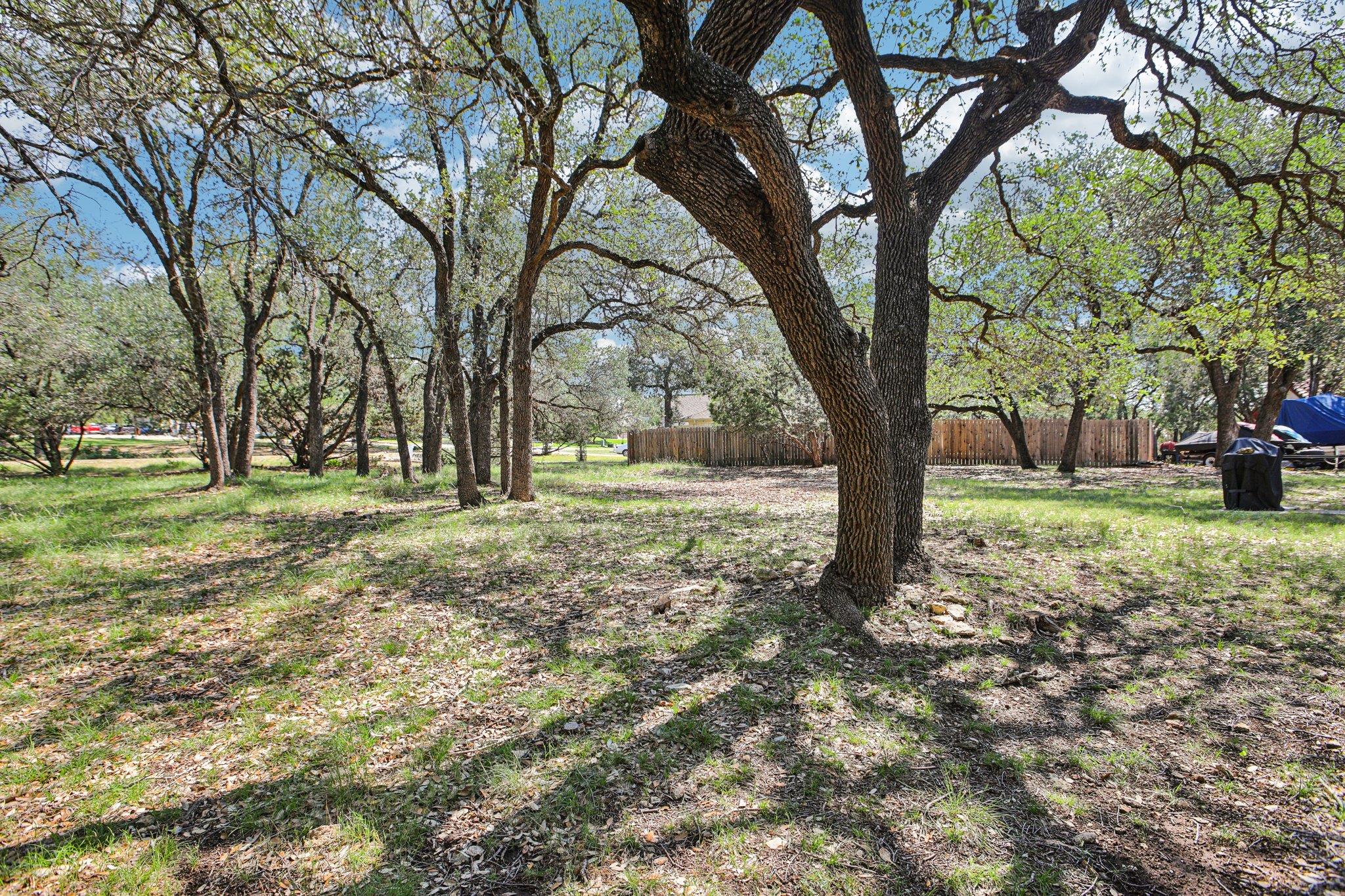 600 Augusta Cir N, Point Venture, TX 78645