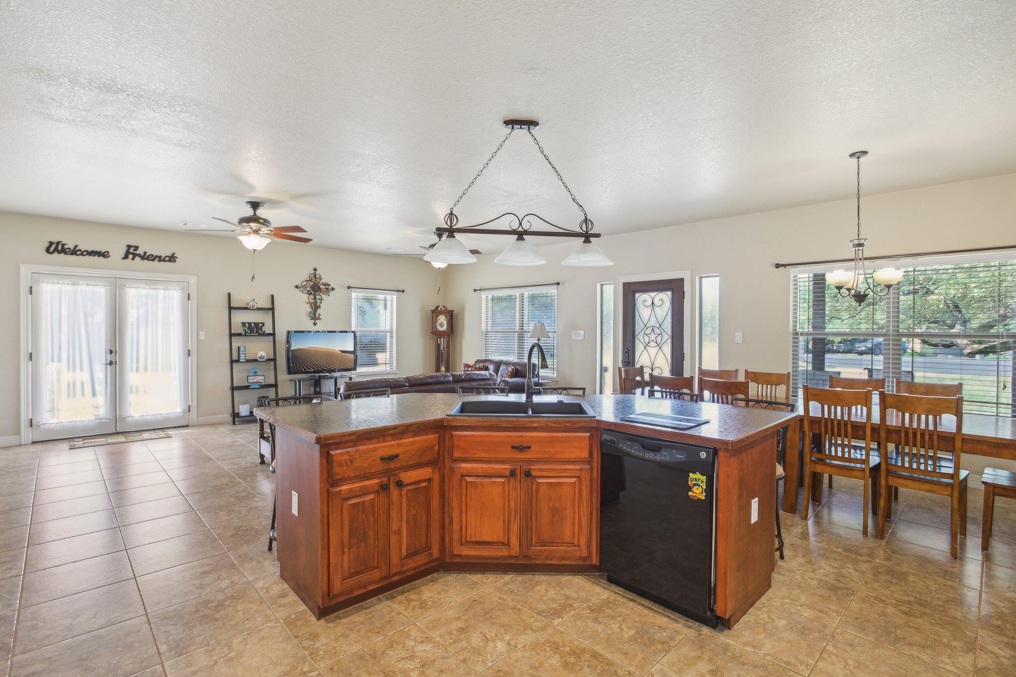 600 Augusta Cir N, Point Venture, TX 78645