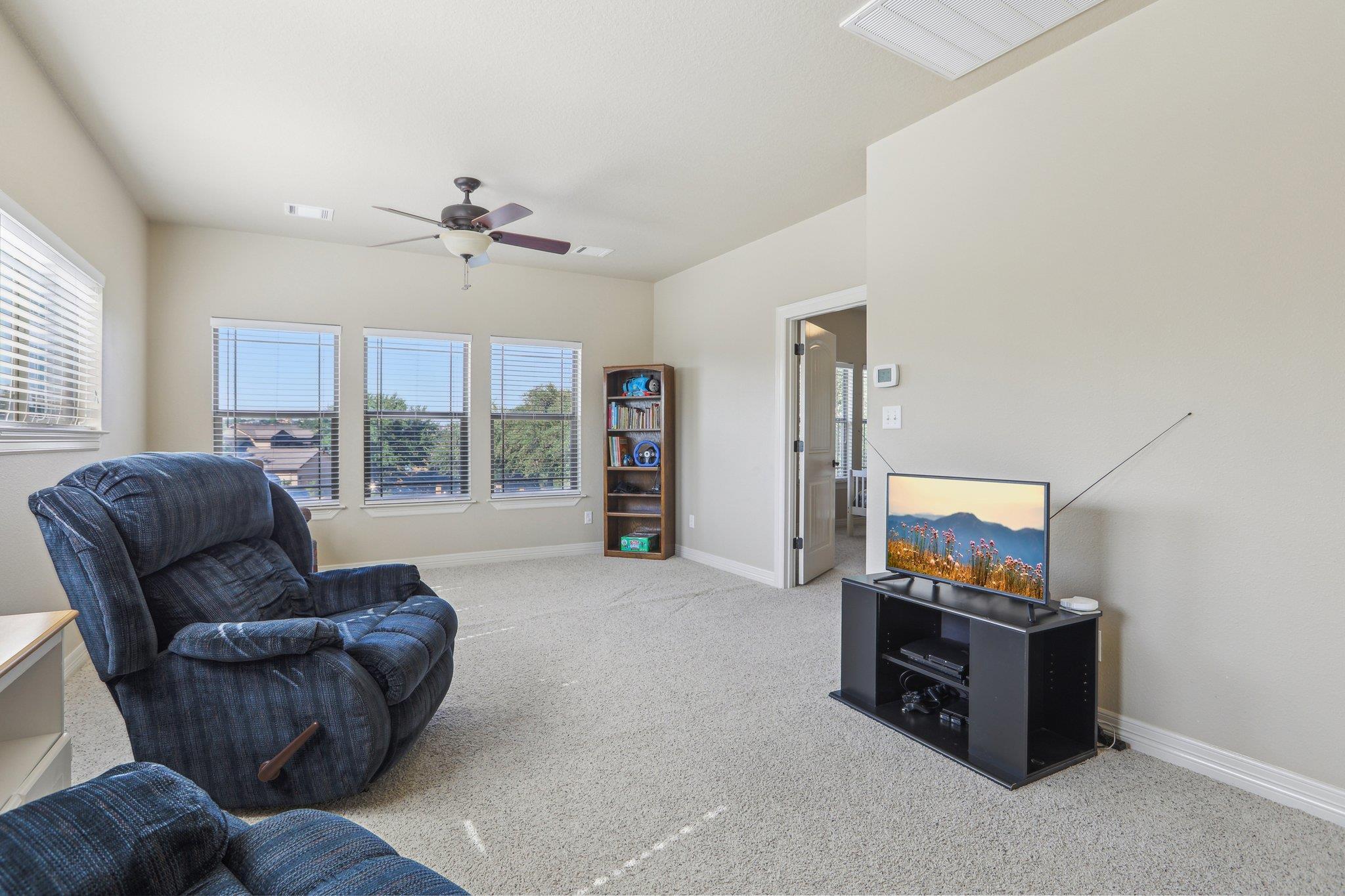 600 Augusta Cir N, Point Venture, TX 78645