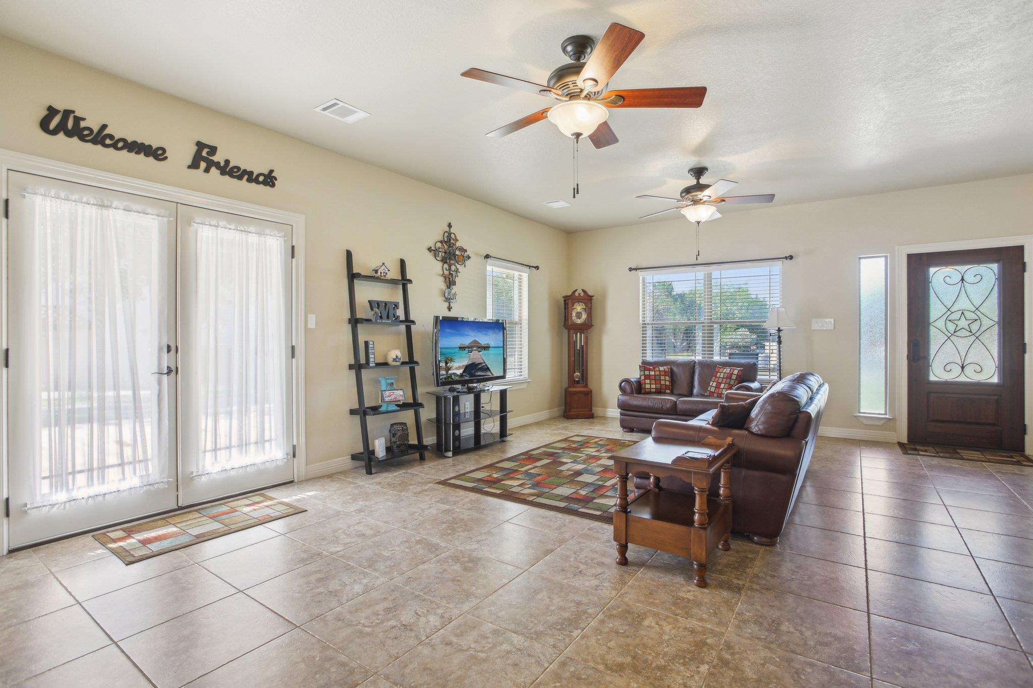 600 Augusta Cir N, Point Venture, TX 78645