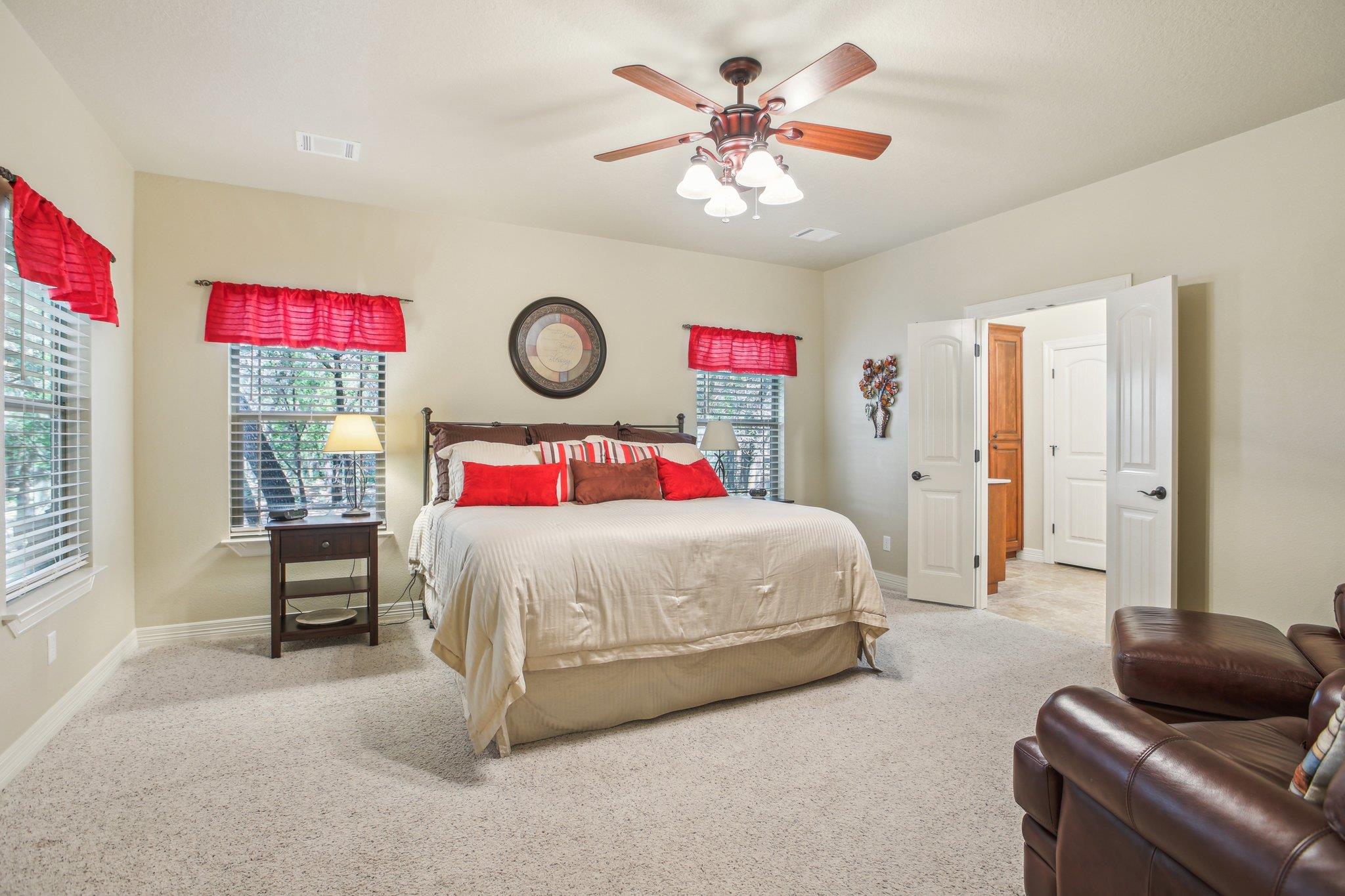 600 Augusta Cir N, Point Venture, TX 78645