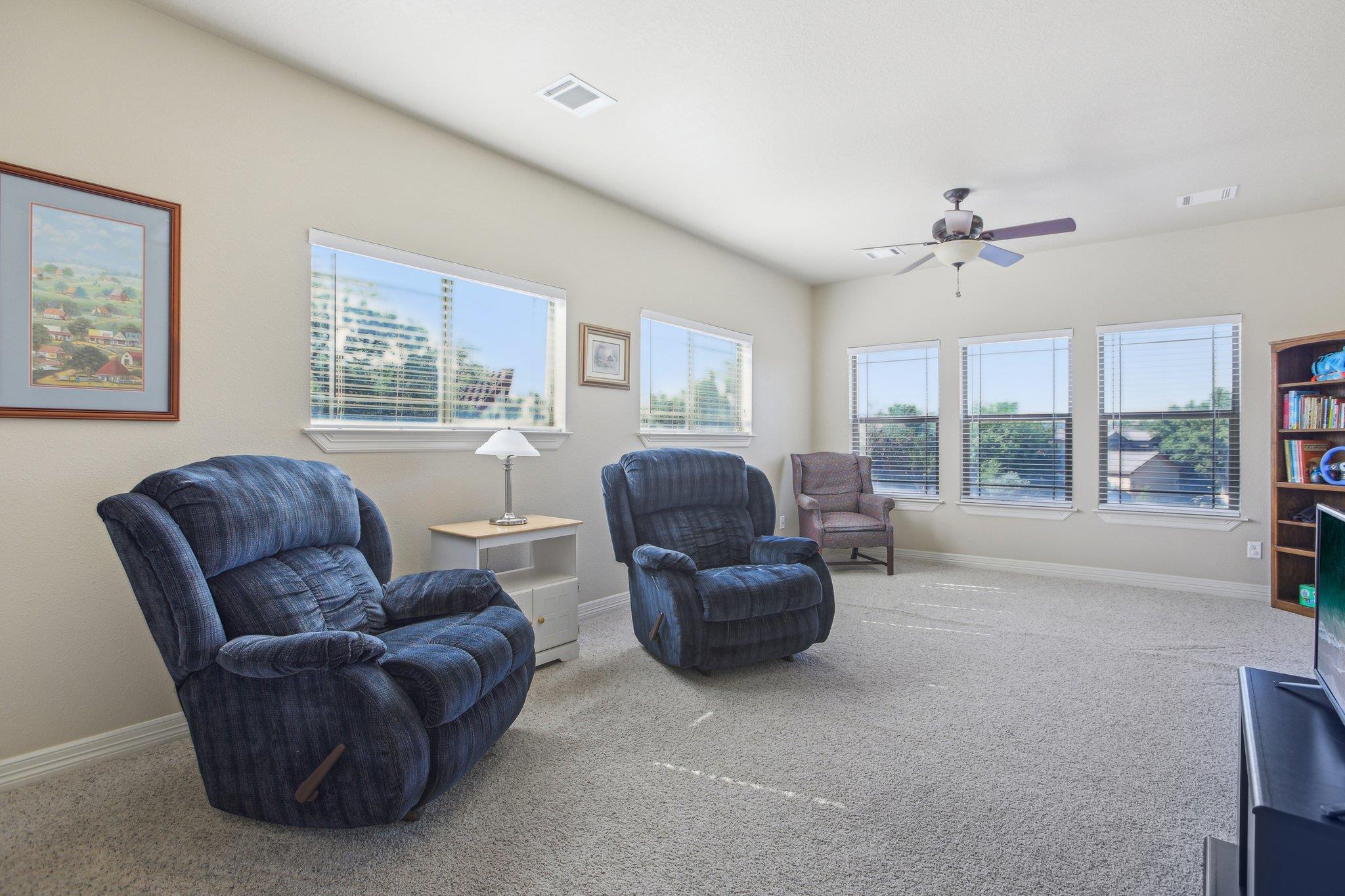 600 Augusta Cir N, Point Venture, TX 78645