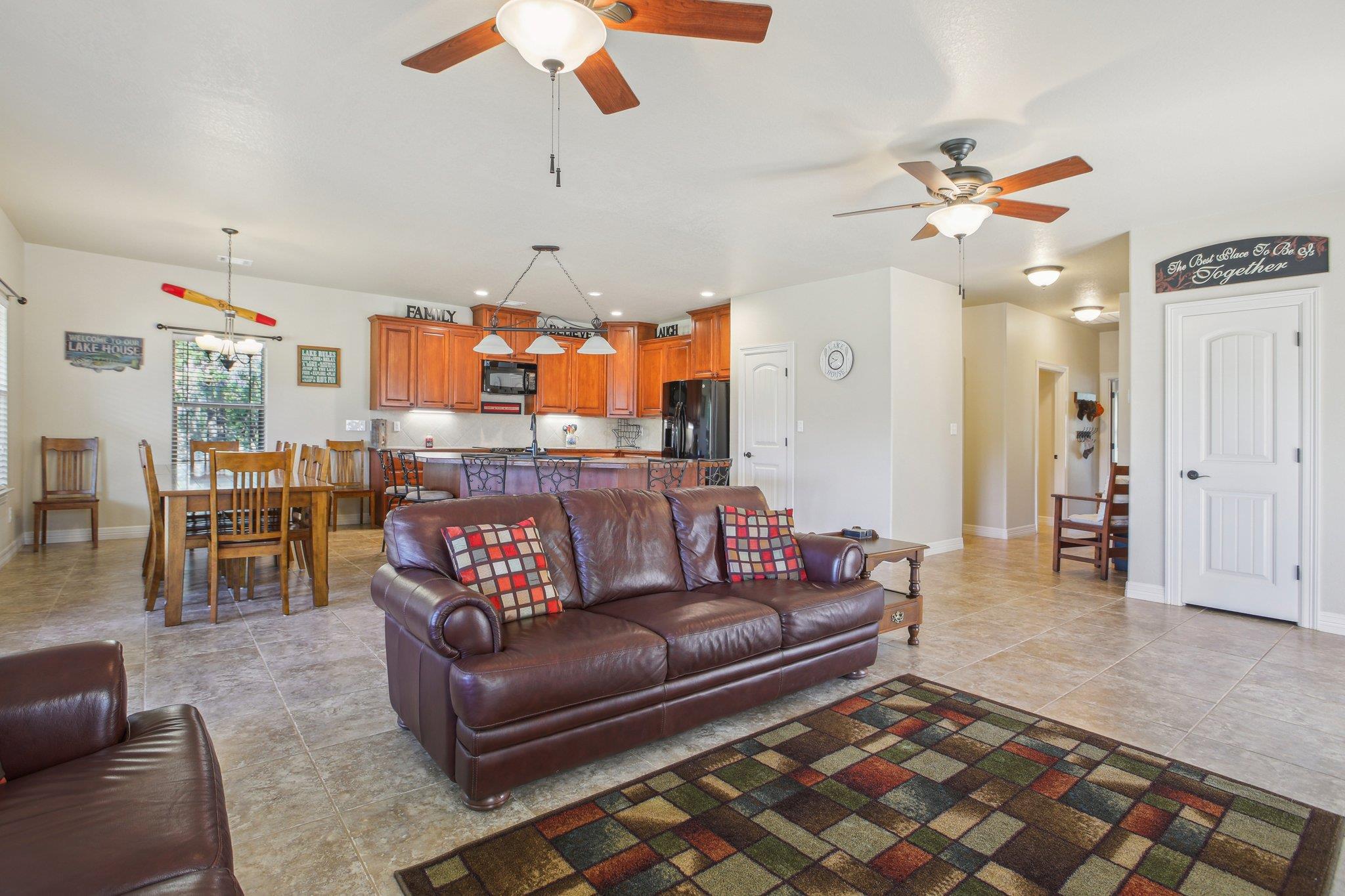 600 Augusta Cir N, Point Venture, TX 78645