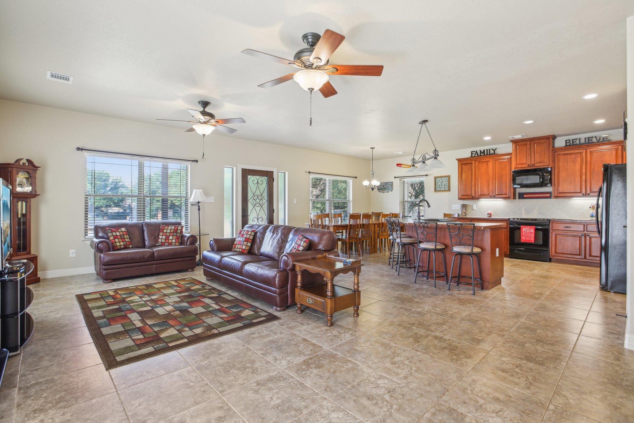 600 Augusta Cir N, Point Venture, TX 78645