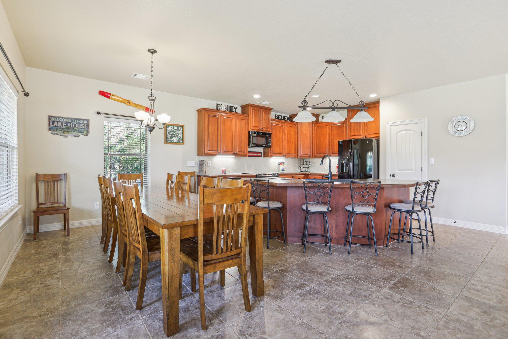 600 Augusta Cir N, Point Venture, TX 78645