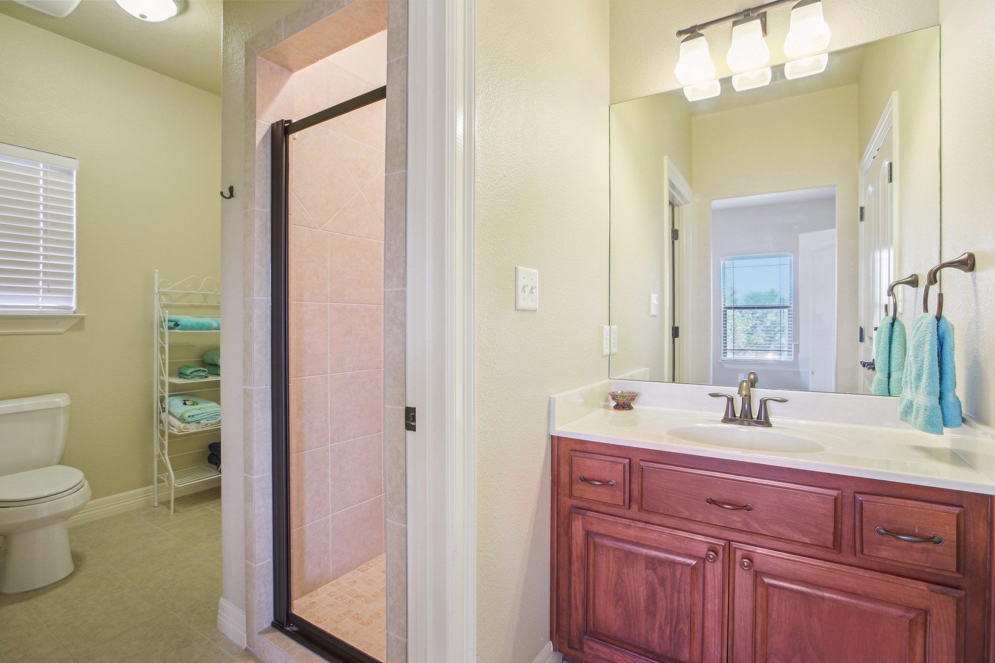 600 Augusta Cir N, Point Venture, TX 78645