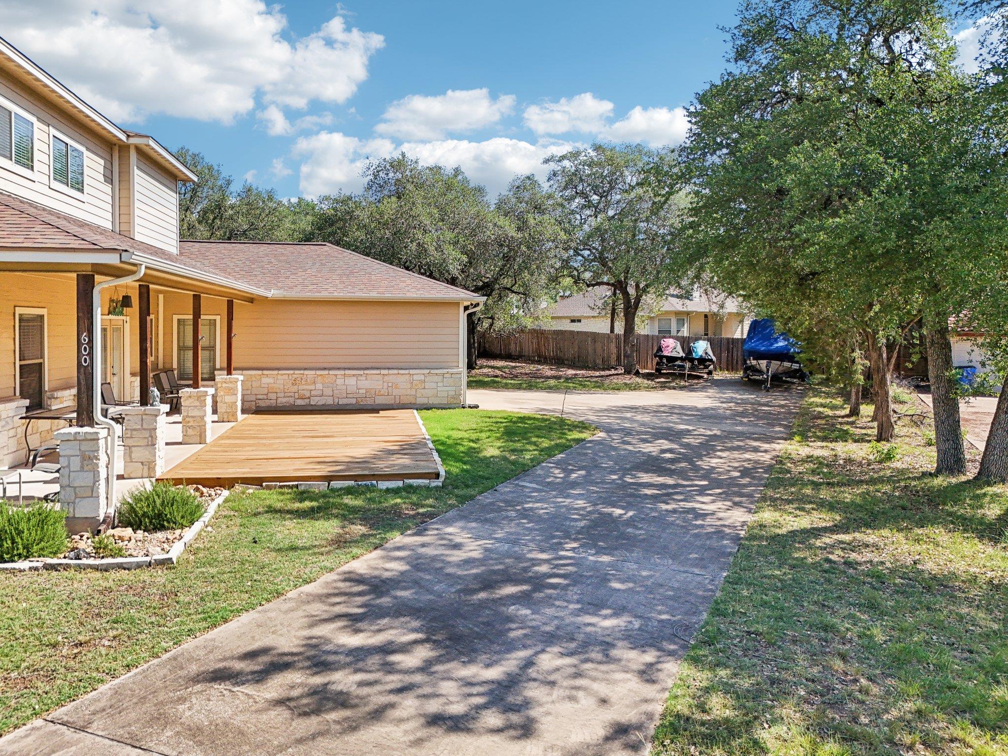 600 Augusta Cir N, Point Venture, TX 78645