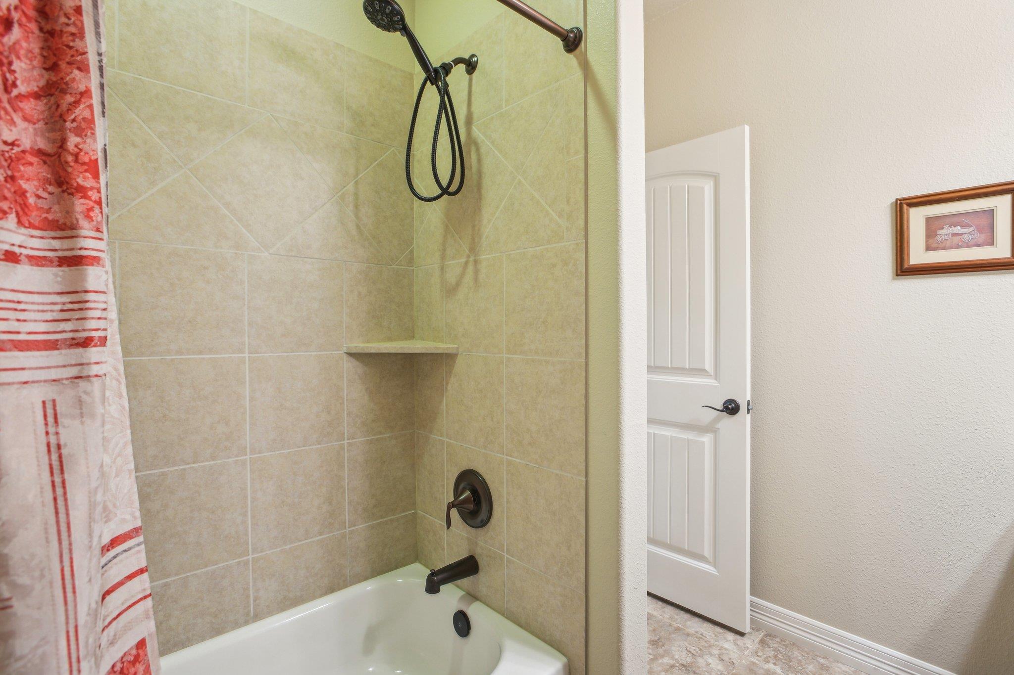 600 Augusta Cir N, Point Venture, TX 78645