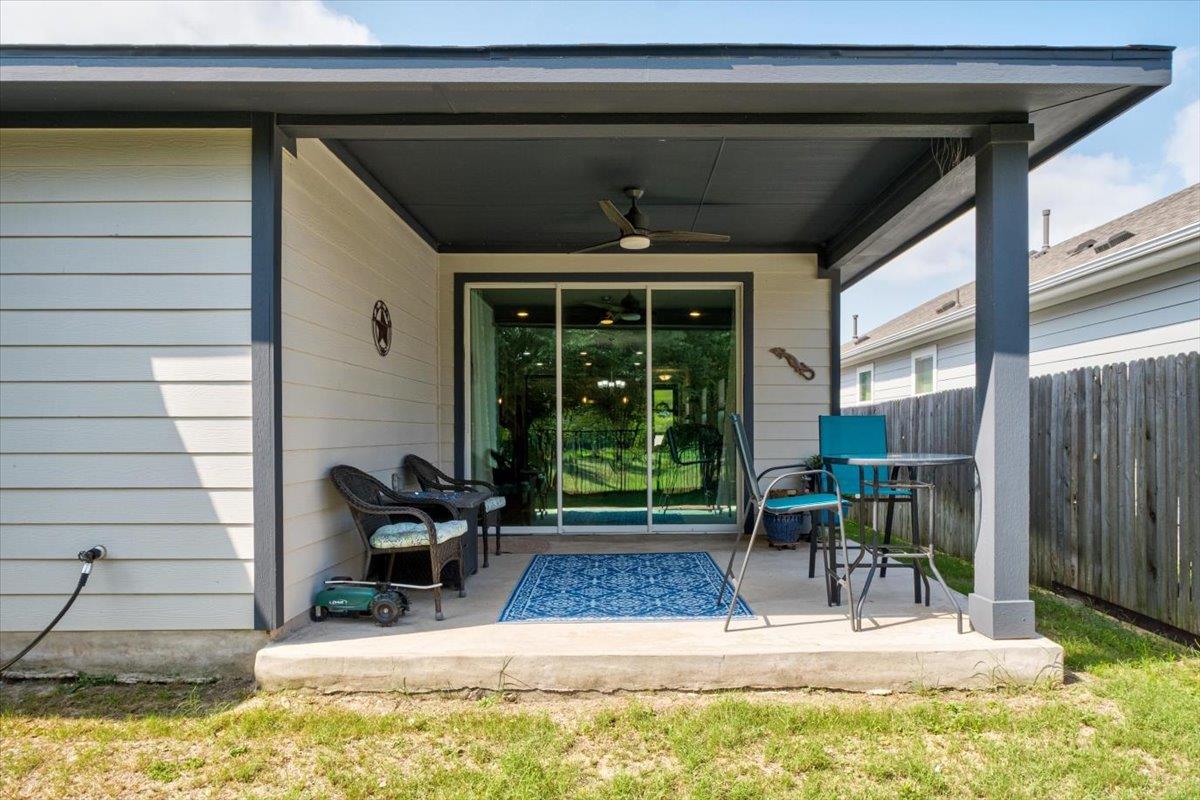 129 Lacey Oak Loop, San Marcos, TX 78666