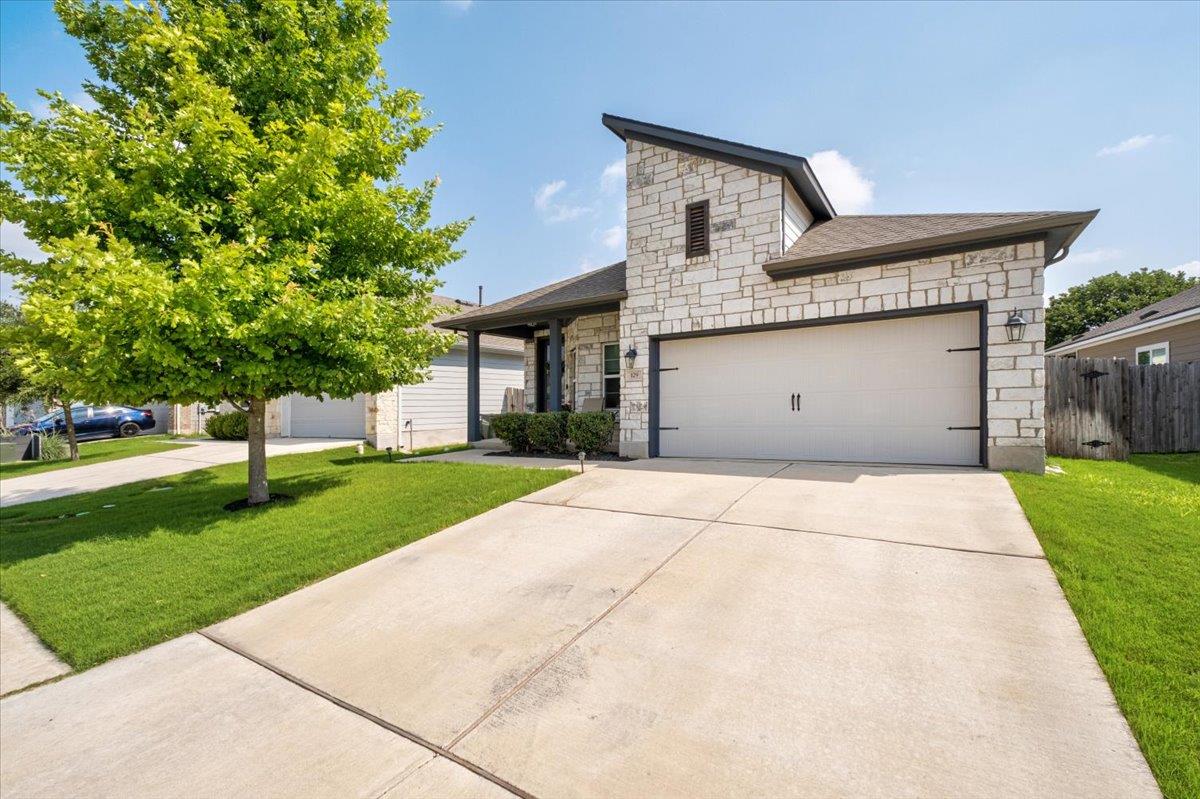 129 Lacey Oak Loop, San Marcos, TX 78666