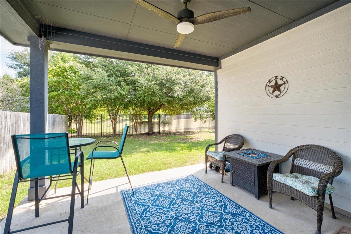 129 Lacey Oak Loop, San Marcos, TX 78666