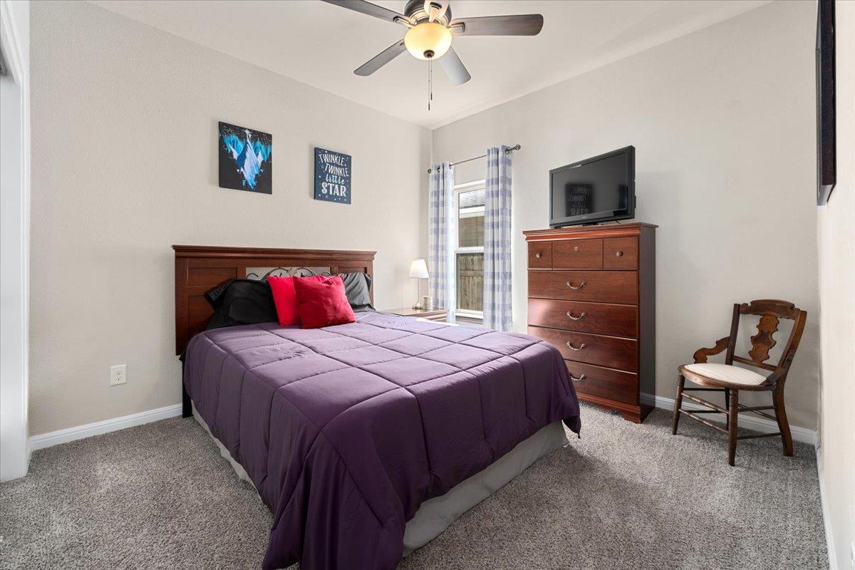 129 Lacey Oak Loop, San Marcos, TX 78666