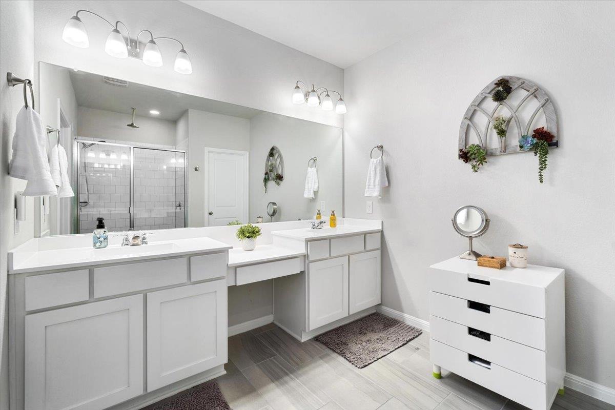 129 Lacey Oak Loop, San Marcos, TX 78666