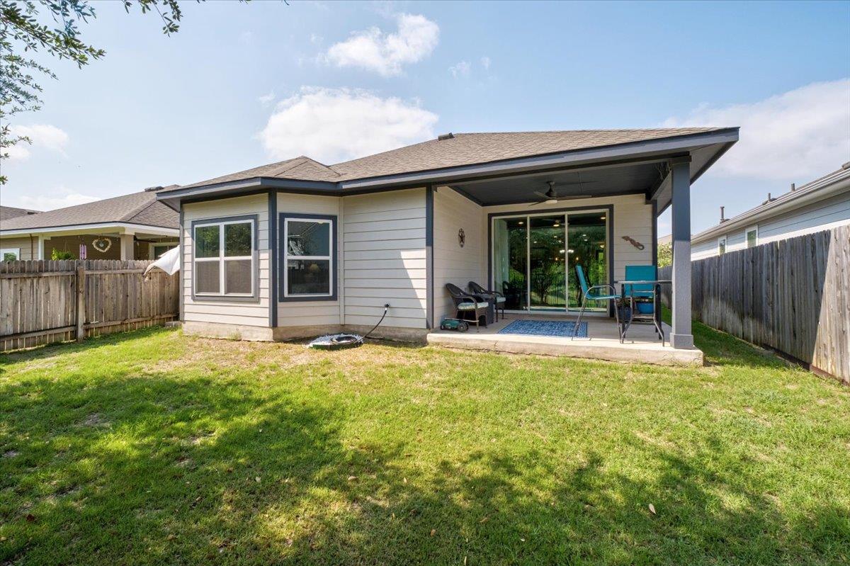 129 Lacey Oak Loop, San Marcos, TX 78666