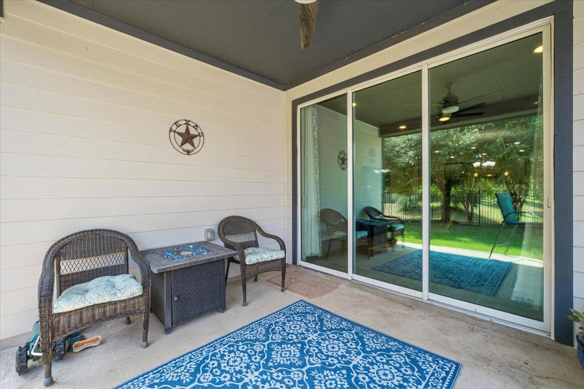 129 Lacey Oak Loop, San Marcos, TX 78666