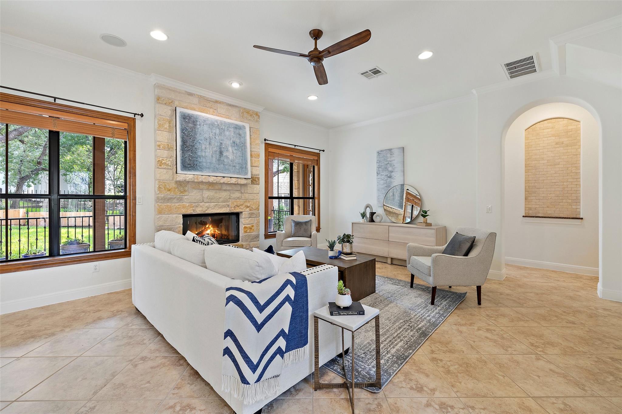 41 Tiburon Dr, The Hills, TX 78738