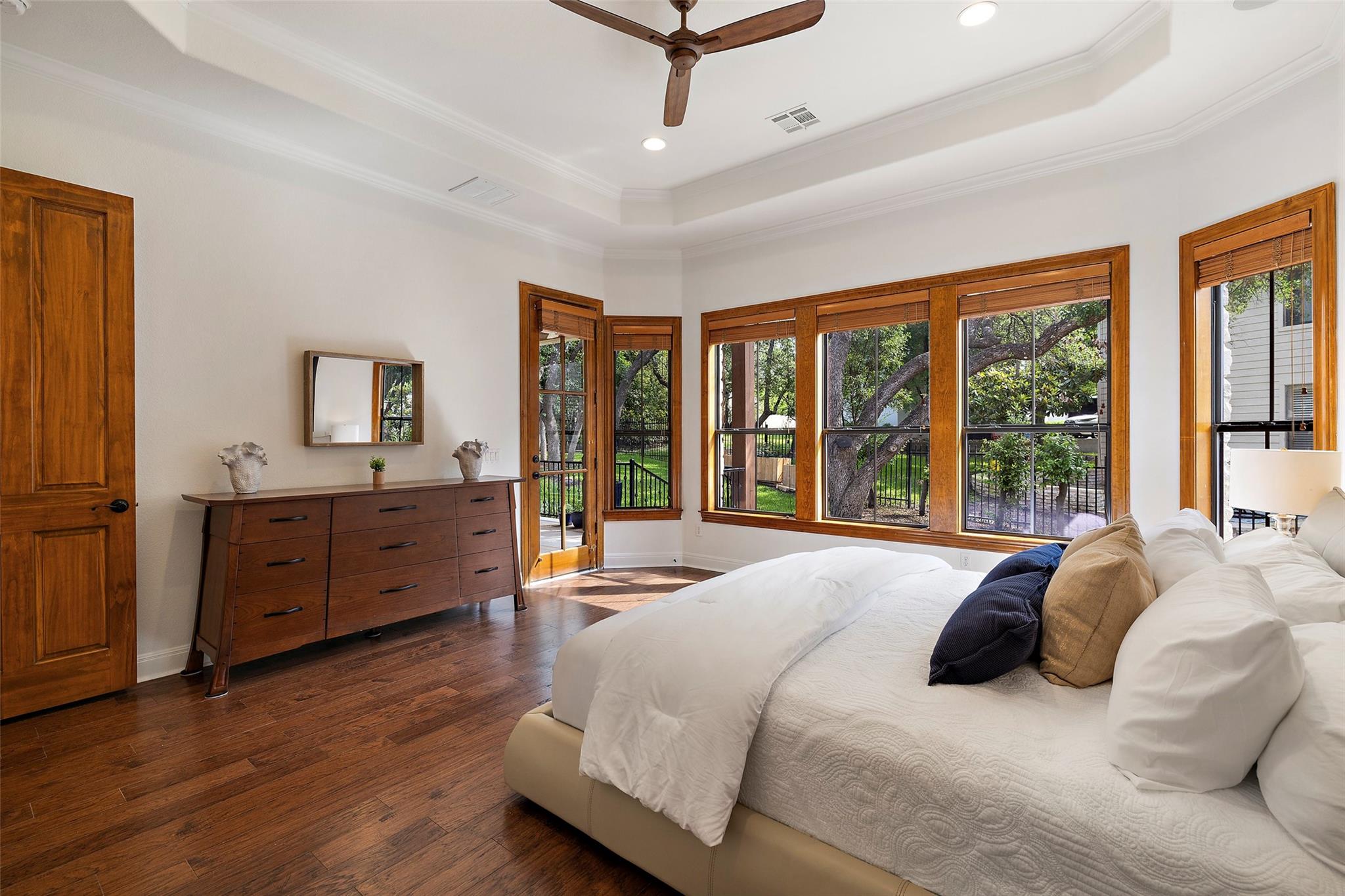 41 Tiburon Dr, The Hills, TX 78738