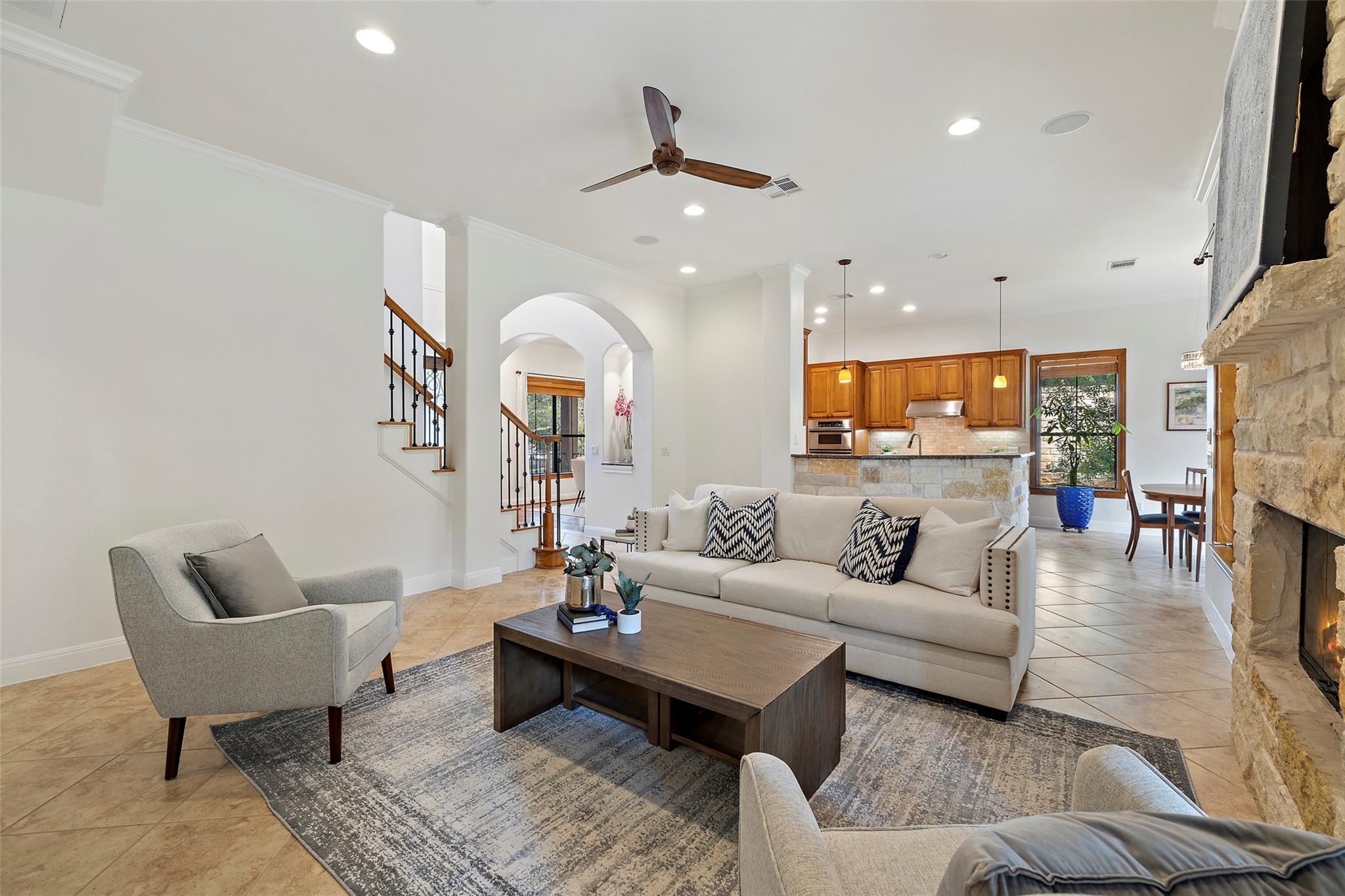 41 Tiburon Dr, The Hills, TX 78738