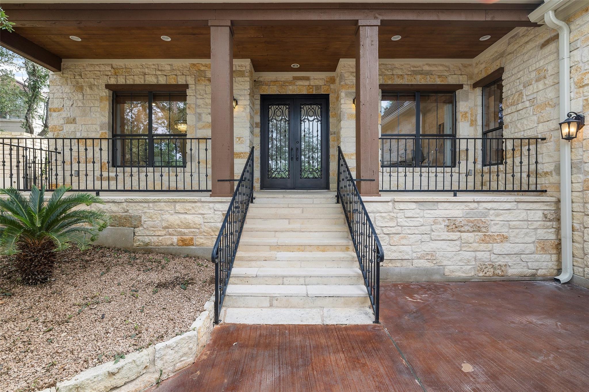 41 Tiburon Dr, The Hills, TX 78738