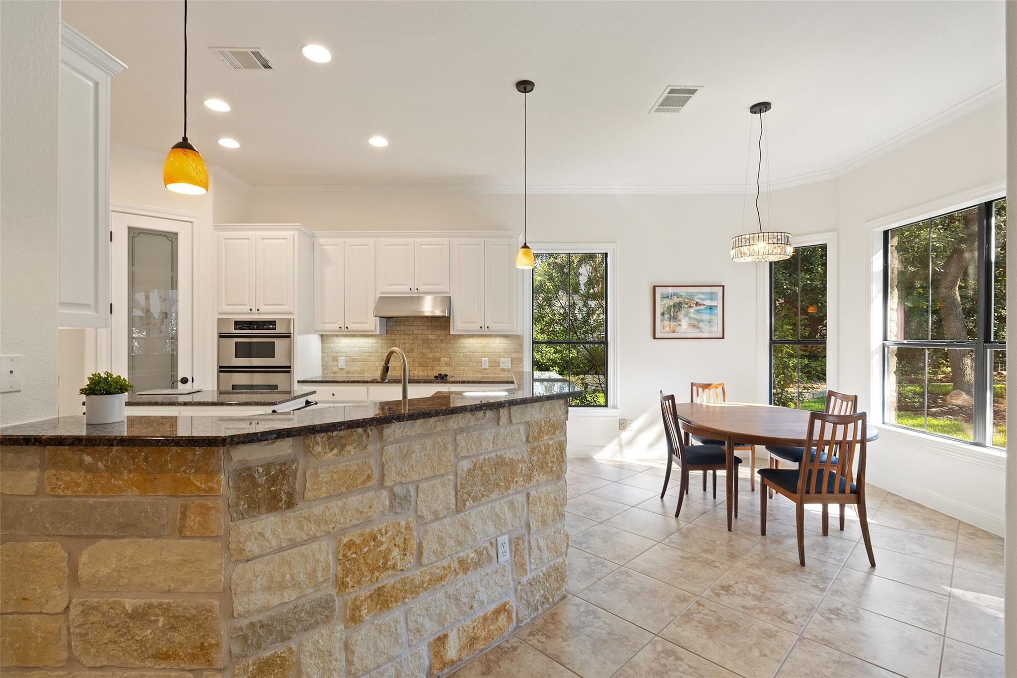 41 Tiburon Dr, The Hills, TX 78738