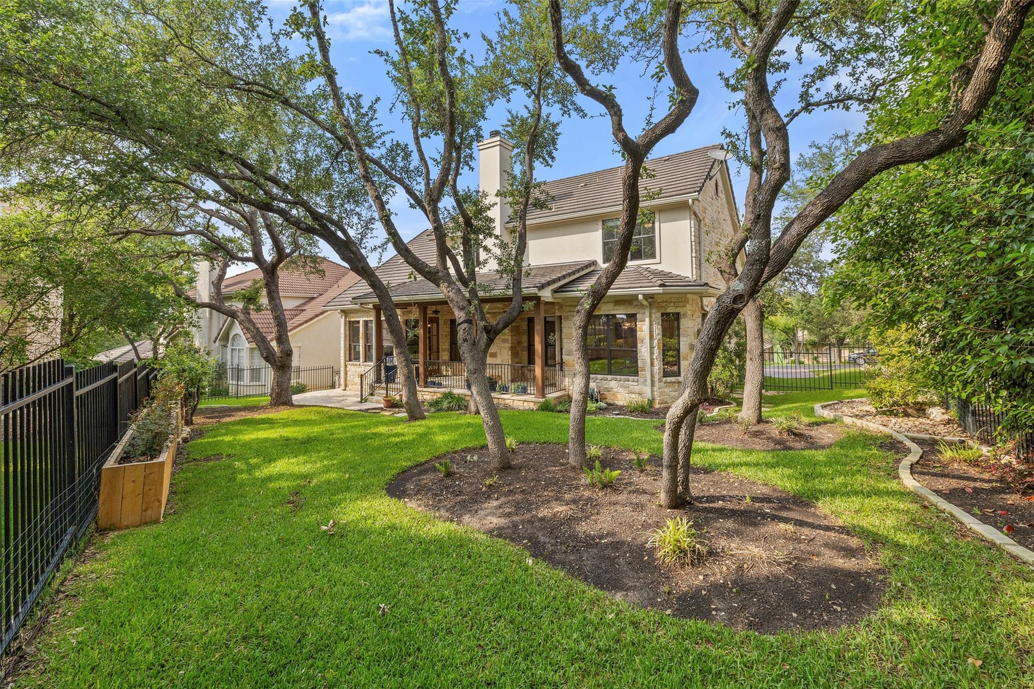 41 Tiburon Dr, The Hills, TX 78738