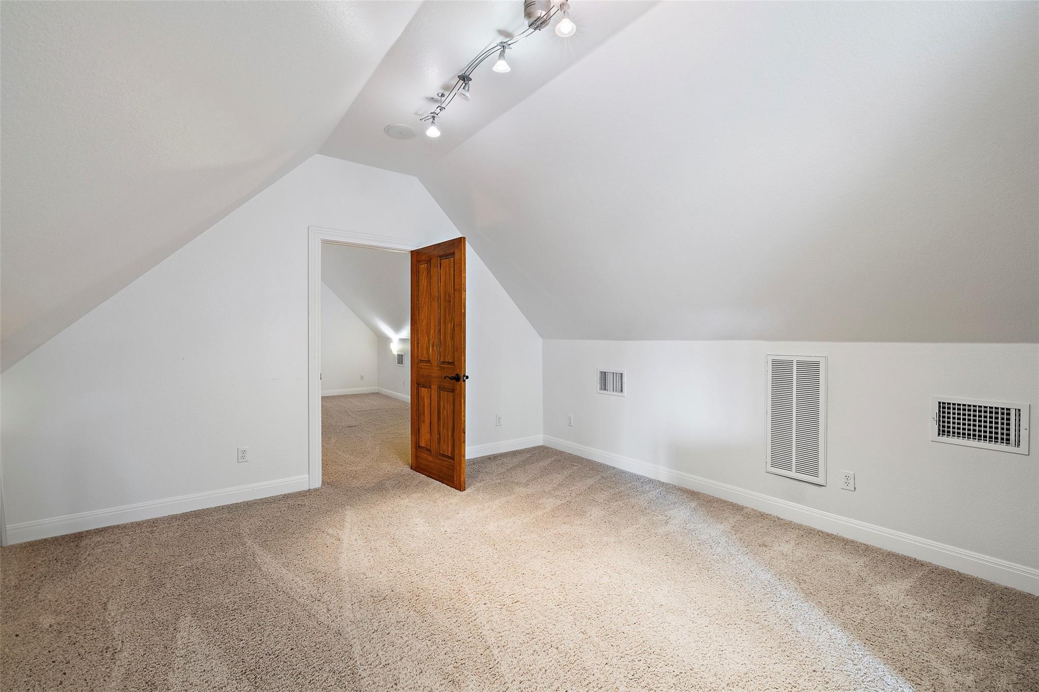 41 Tiburon Dr, The Hills, TX 78738