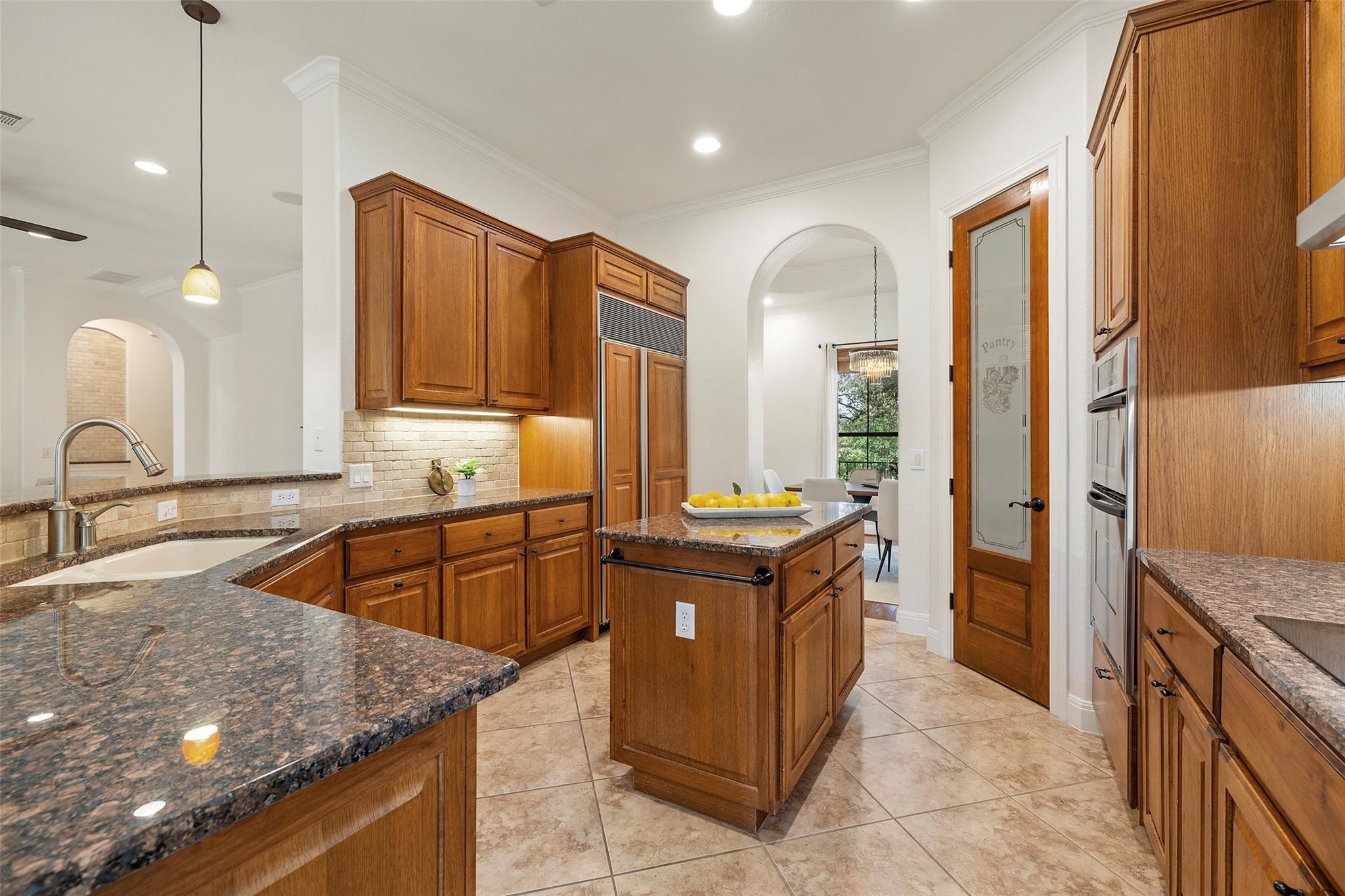 41 Tiburon Dr, The Hills, TX 78738