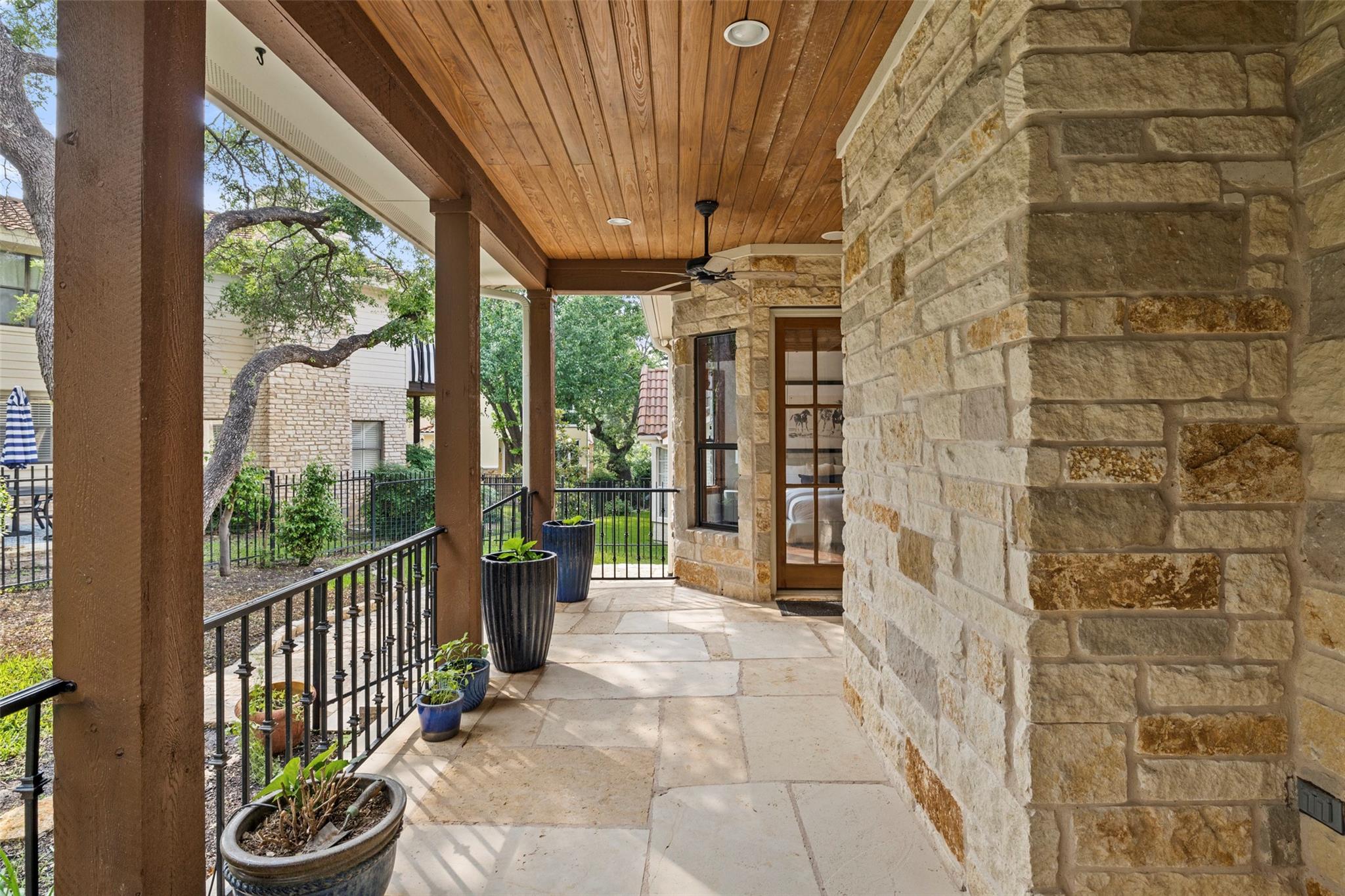 41 Tiburon Dr, The Hills, TX 78738