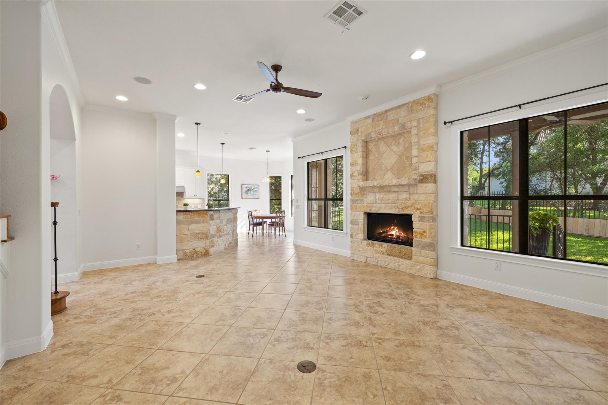 41 Tiburon Dr, The Hills, TX 78738